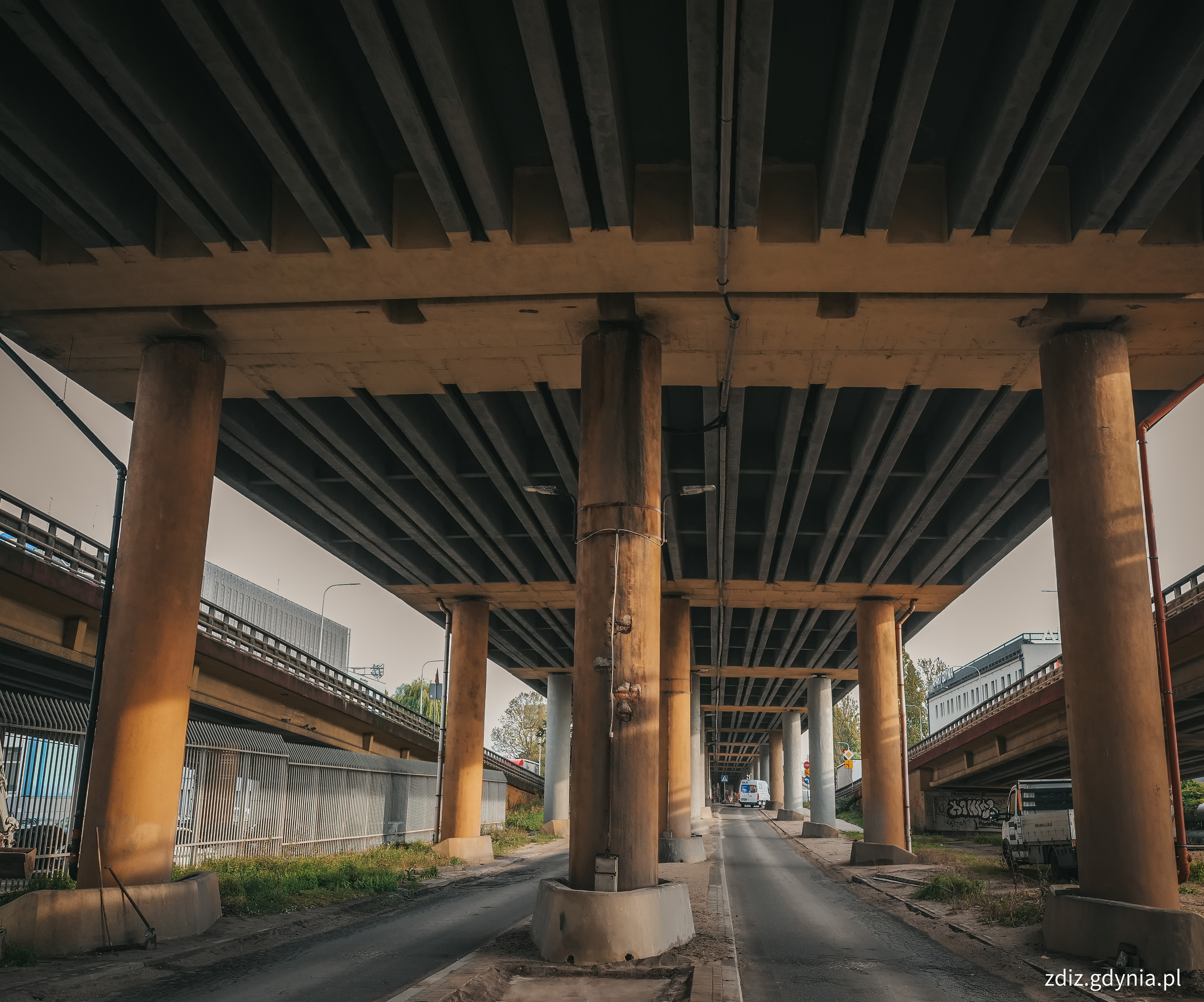 Ograniczenie tonażu na Estakadzie Kwiatkowskiego, między ul. Morską a Hutniczą. // fot. M. Mielewski