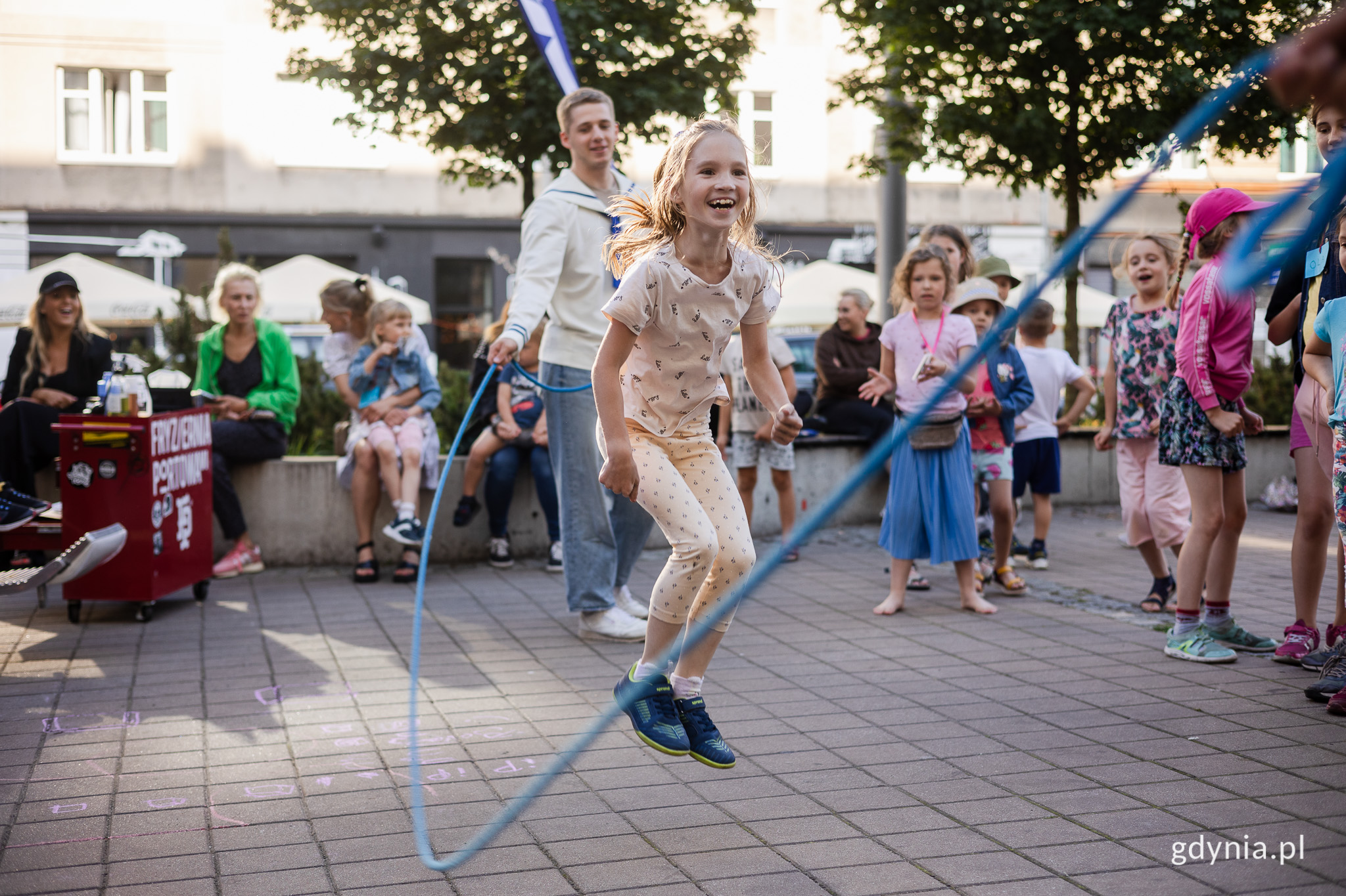 Zabawy podw&oacute;rkowe dają dużo radości. Fot. Karol Stańczak