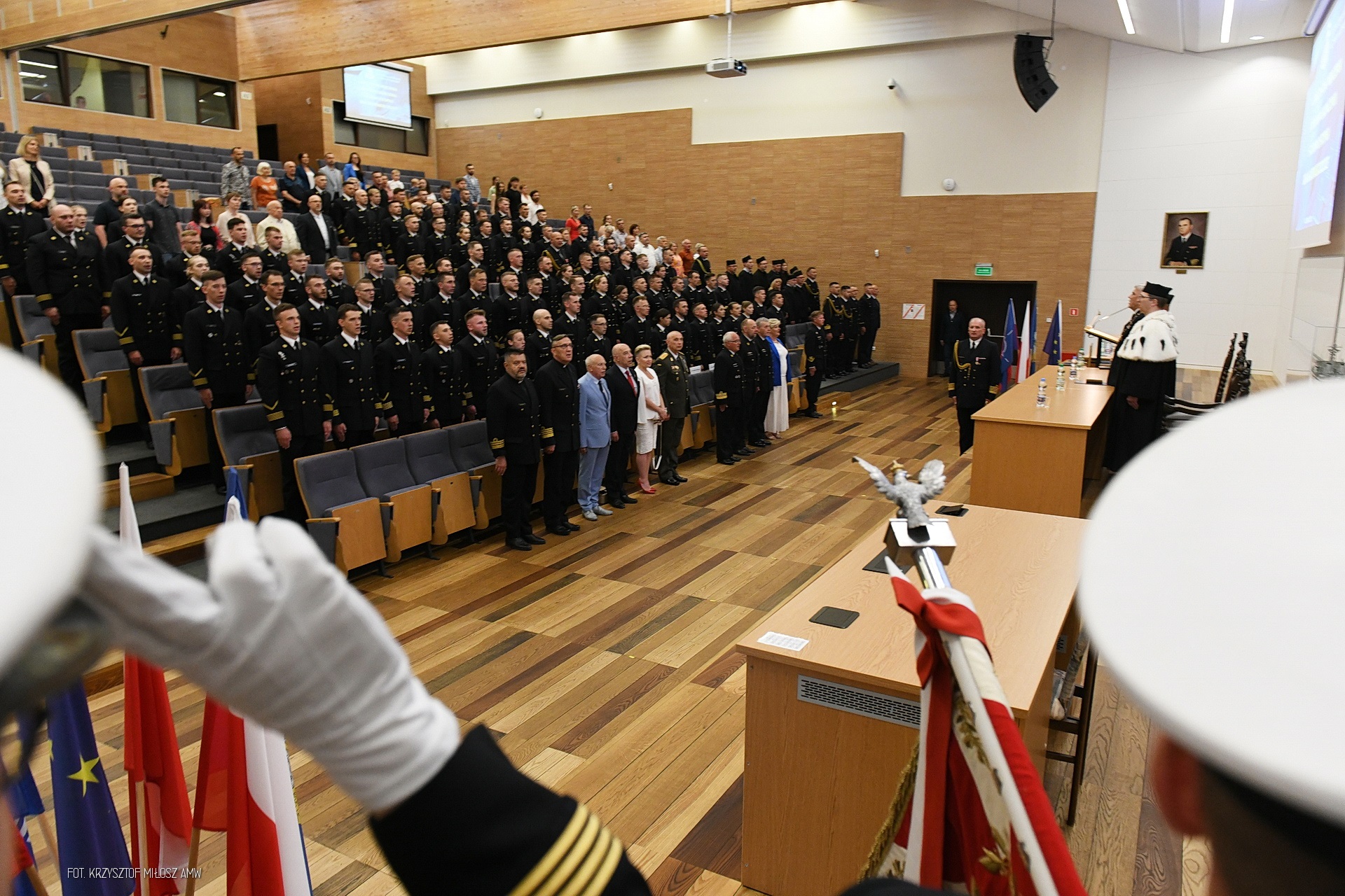 Wręczenie dyplom&oacute;w ukończenia studi&oacute;w na AMW. Fot. Krzysztof Miłosz / AMW