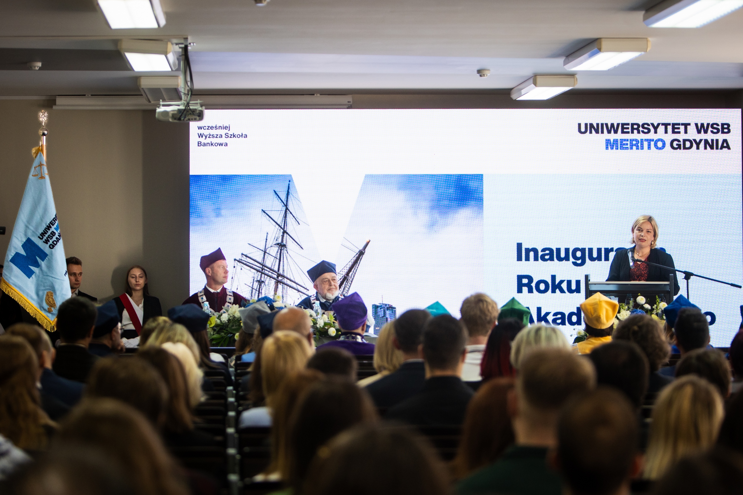 Wiceprezydent Gdyni Oktawia Gorzeńska podczas inauguracji roku akademickiego na Uniwersytecie WSB Merito w Gdyni (mat. Uniwersytetu WSB Merito Gdynia)