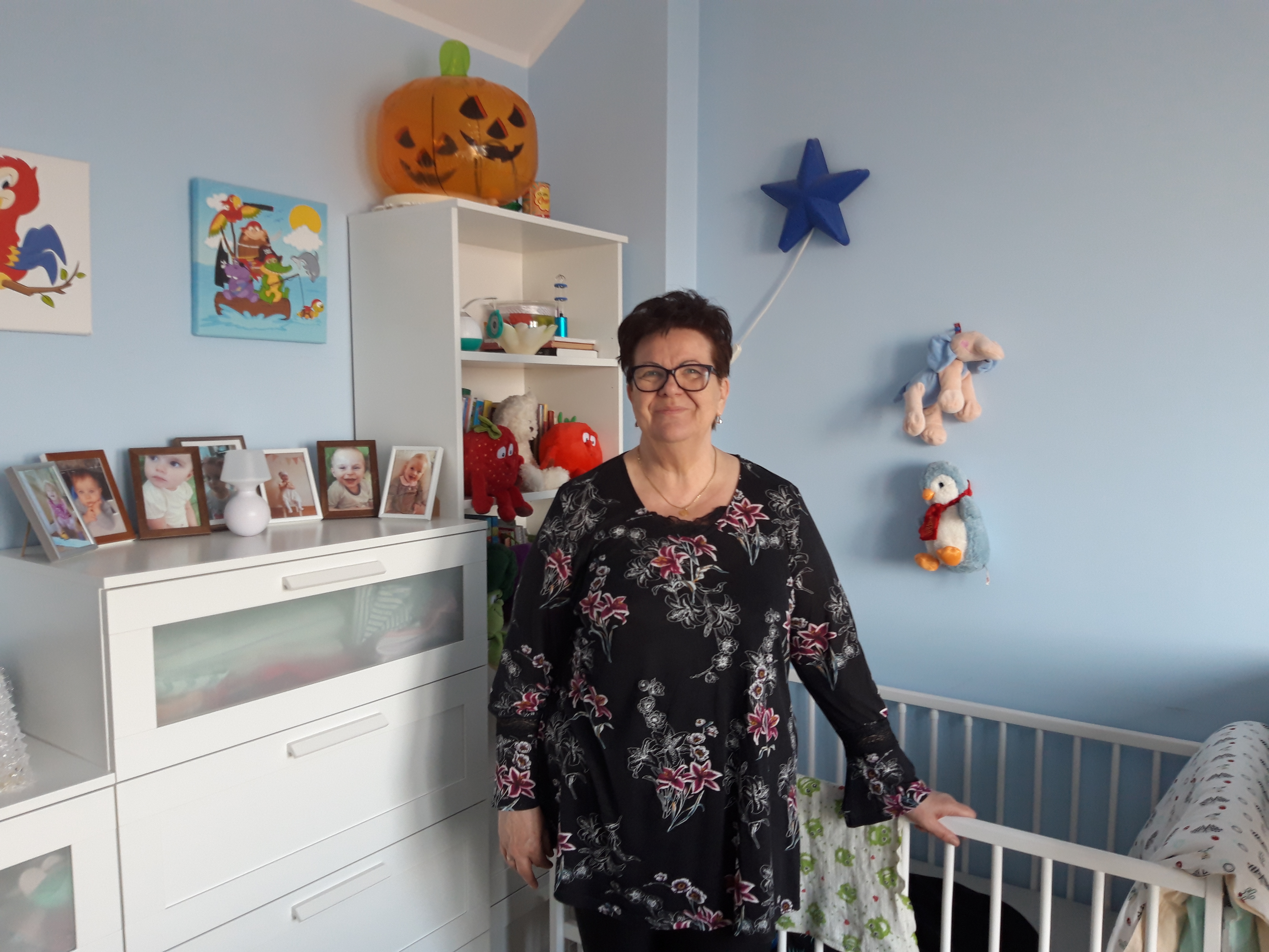 Maria Kuklewicz w pokoju zajmowanym przez najmłodsze dzieci // fot. archiwum MOPS