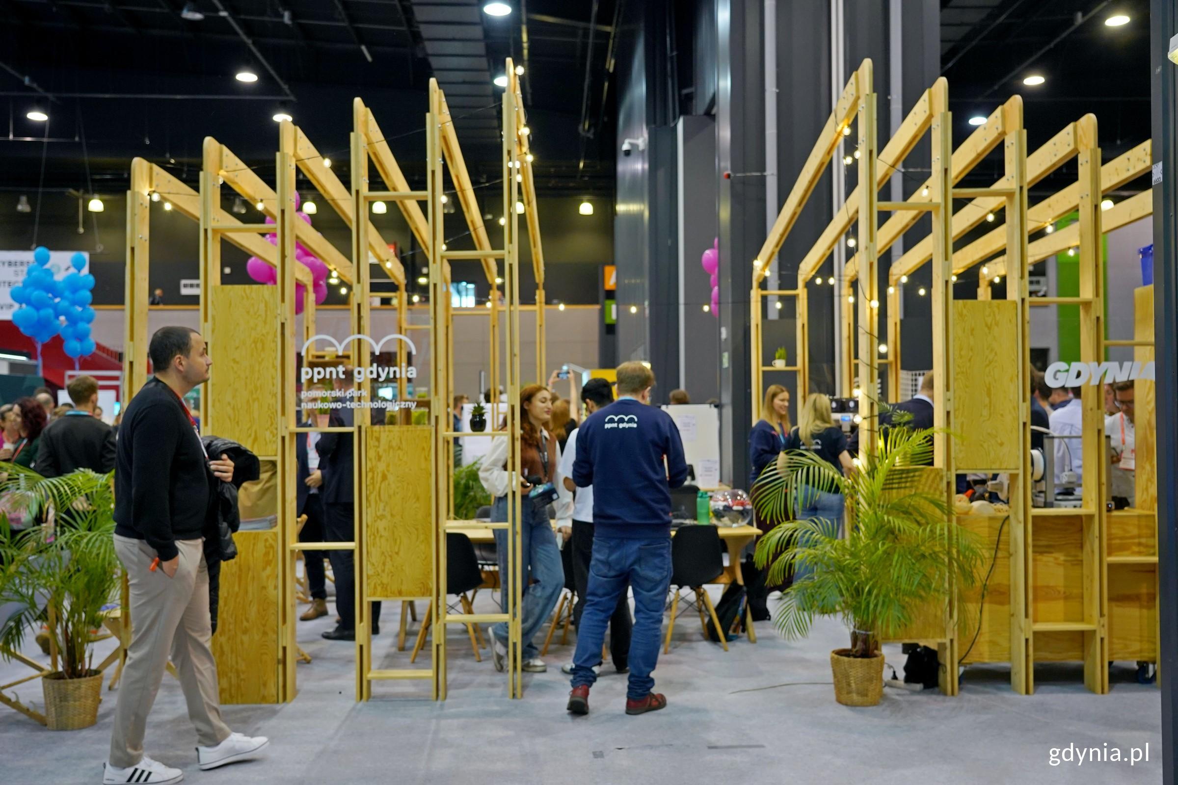 Stoisko Gdyni, PPNT oraz Invest in Gdynia na Infoshare (fot. Magdalena Czernek)