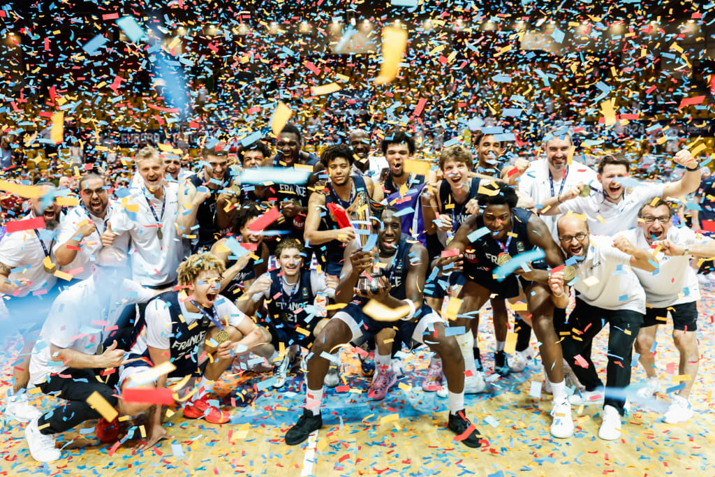 radość francuz&oacute;w po zwyciestwie