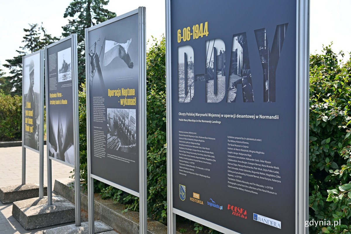 Fragmenty wystawy  &bdquo;D-Day. Okręty polskiej Marynarki Wojennej w operacji desantowej w Normandii&rdquo; przy nabrzeżu Pomorskim (fot. Magdalena Czernek)