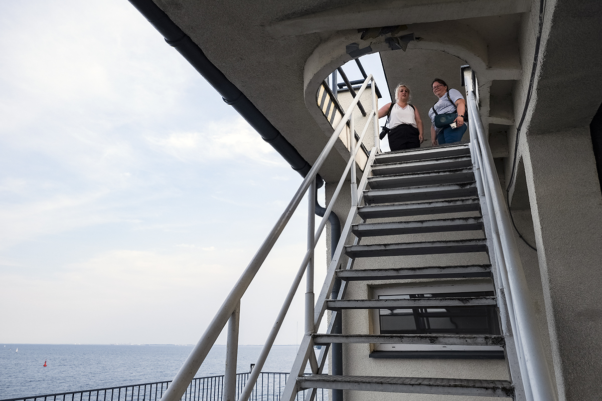 Tarasy w budynku Wydziału Nawigacji UMG do złudzenia przypominają pokłady statku. Fot. Przemysław Kozłowski