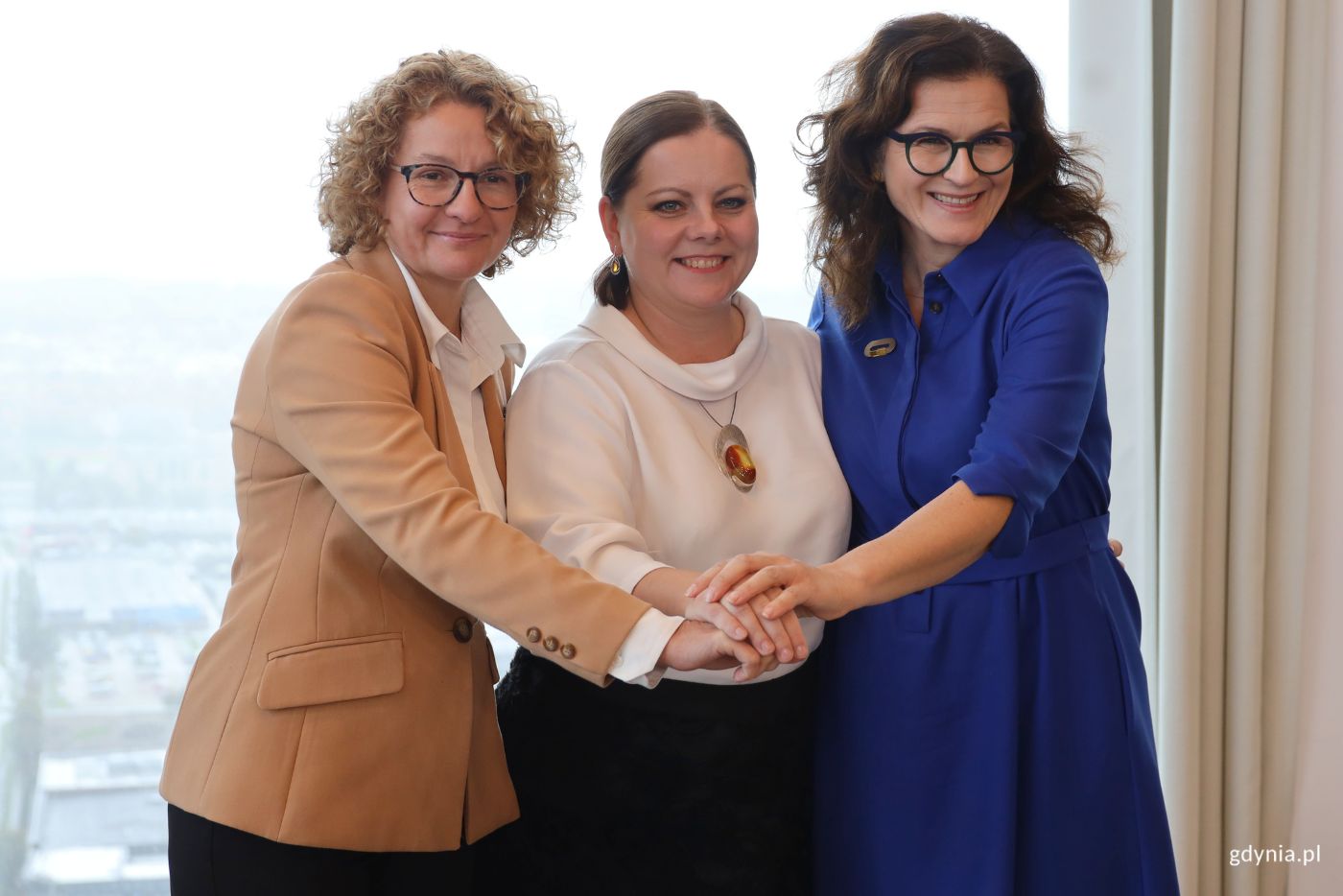 Od lewej: prezydentka Sopotu Magdalena Czarzyńska-Jachim, prezydent Gdyni Aleksandra Kosiorek, prezydent Gdańska Aleksandra Dulkiewicz (fot.Magdalena Starnawska)