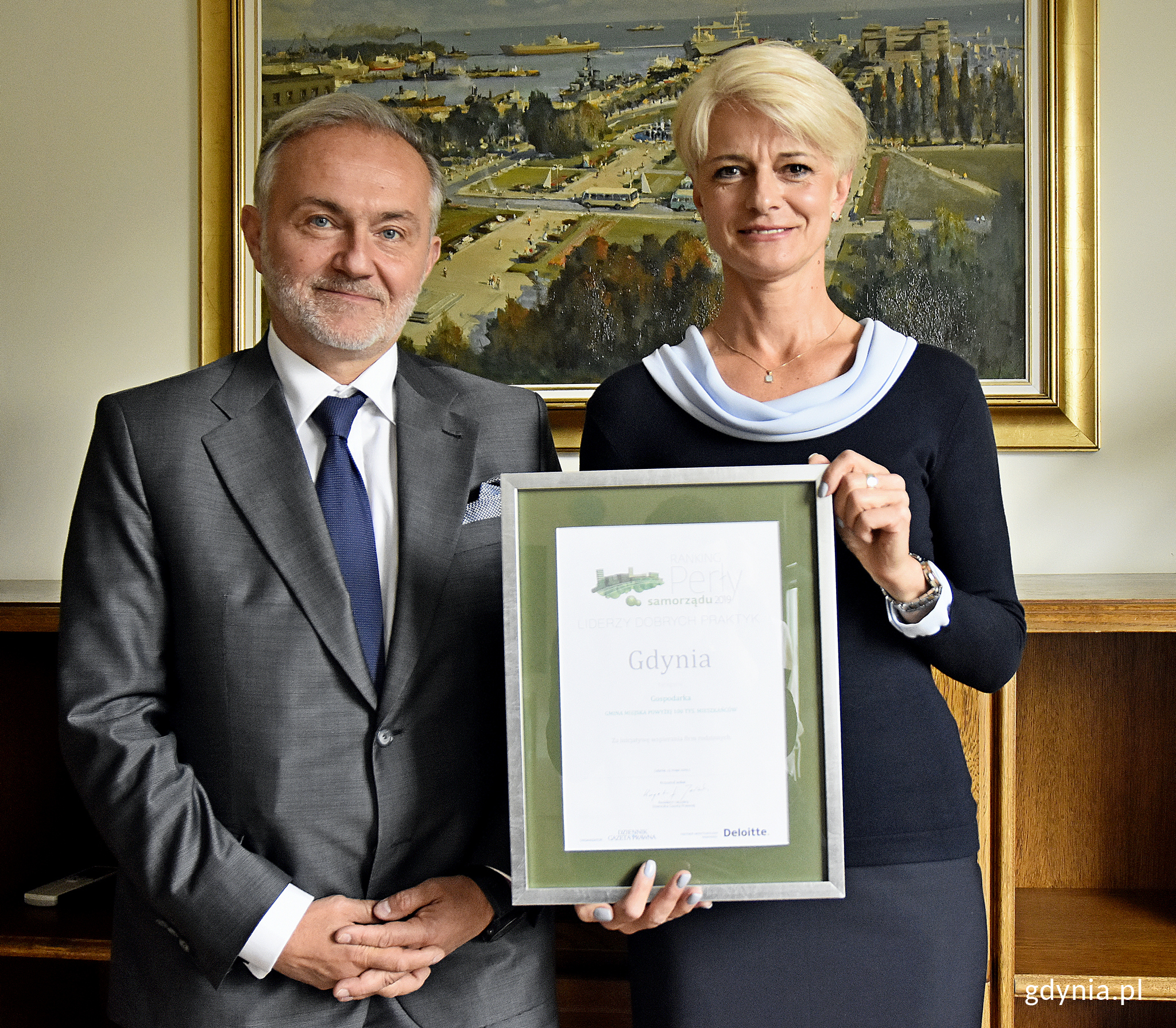 Agnieszka Kukiełko, naczelnik Wydziału Polityki Gospodarczej i prezydent Gdyni Wojciech Szczurek, fot. Kamil Złoch