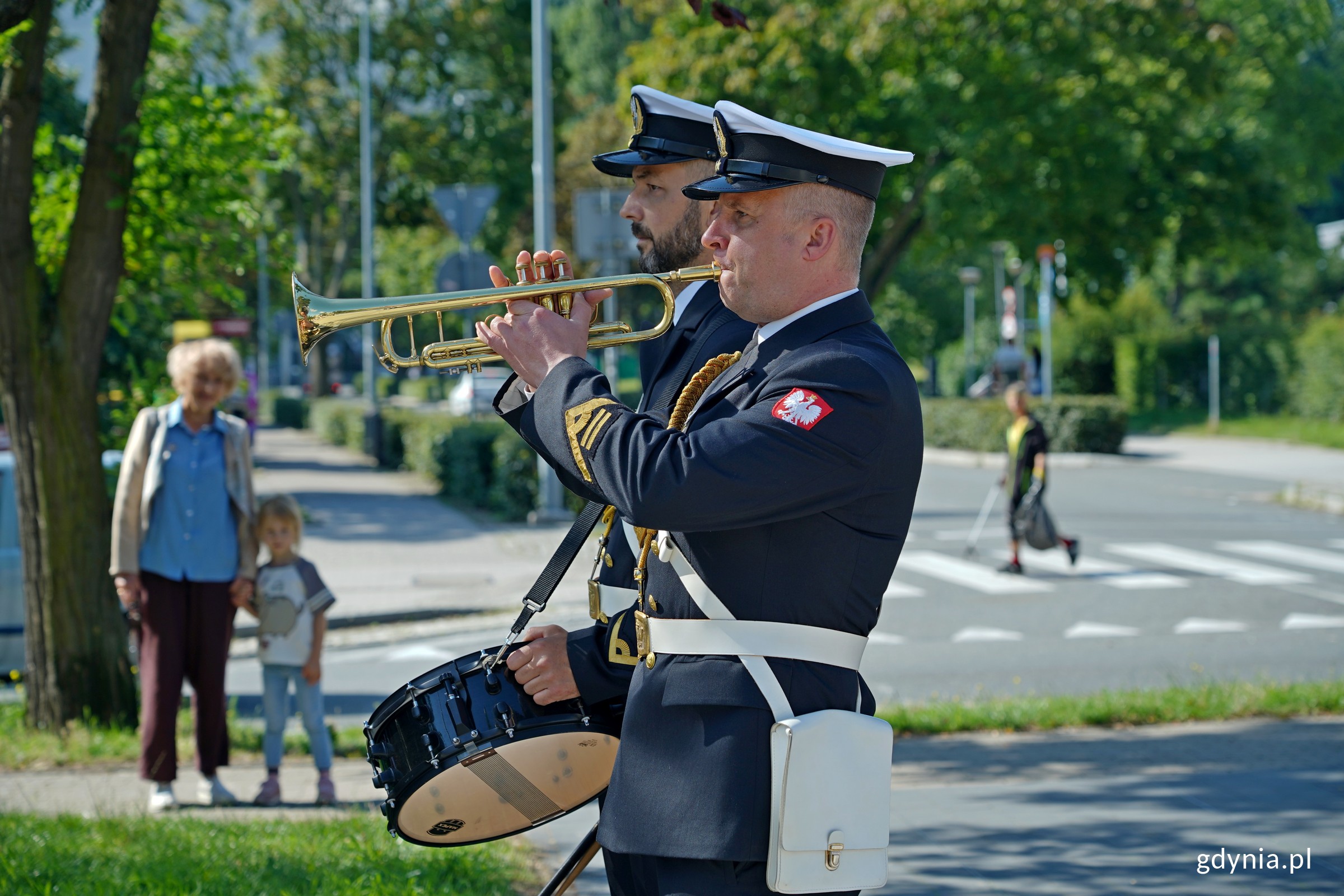 Trębacz i werblista uświetnili obchody 81. rocznicy wybuchu powstania warszawskiego (fot. Magdalena Czernek)
