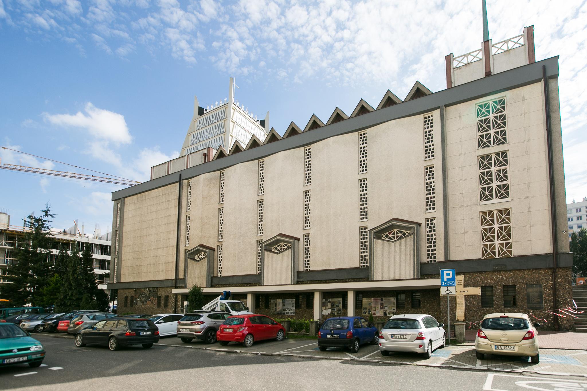 Kości&oacute;ł p. w. Najświętszego Serca Pana Jezusa po remoncie elewacji // fot. Karol Stańczak