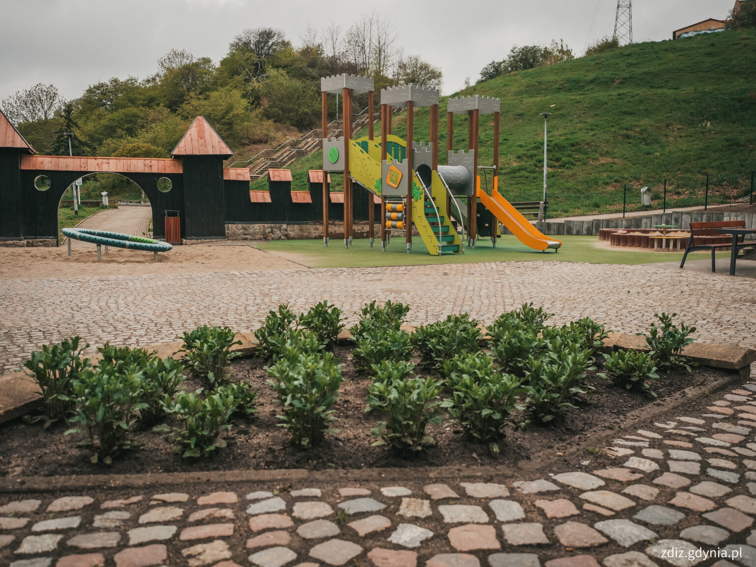 Zmodernizowany plac zabaw przy ul. Piekarskiej w Gdyni, fot. M. Mielewski