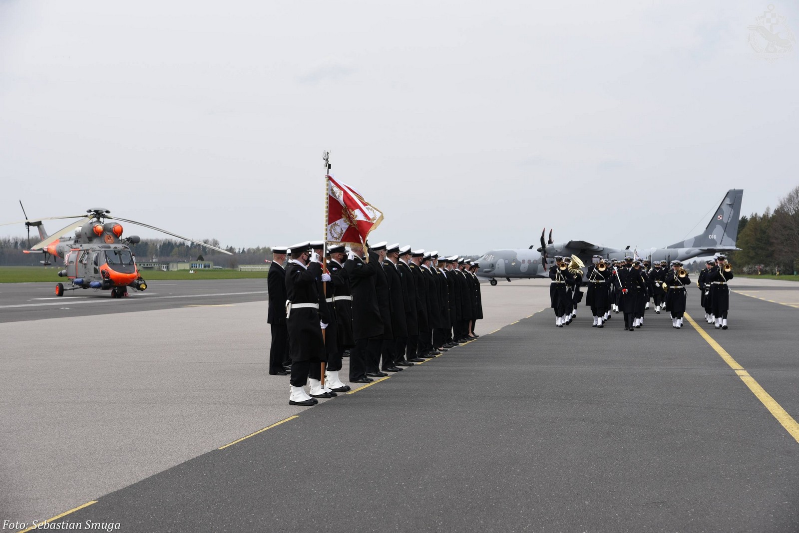 Uroczystości na płycie lotniska na Babich Dołach, fot. Sebastian Smuga / Gdyńska Brygada Lotnictwa Marynarki Wojennej