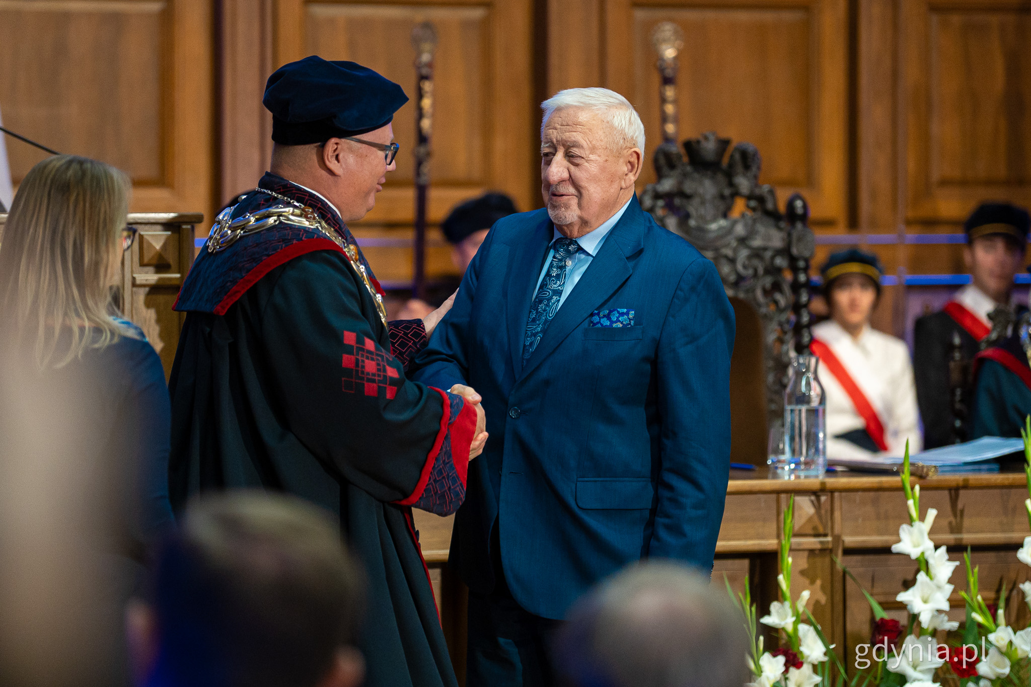 Ireneusz Ćwirko i Krzysztof Wilde, uścisk dłoni, aula PG