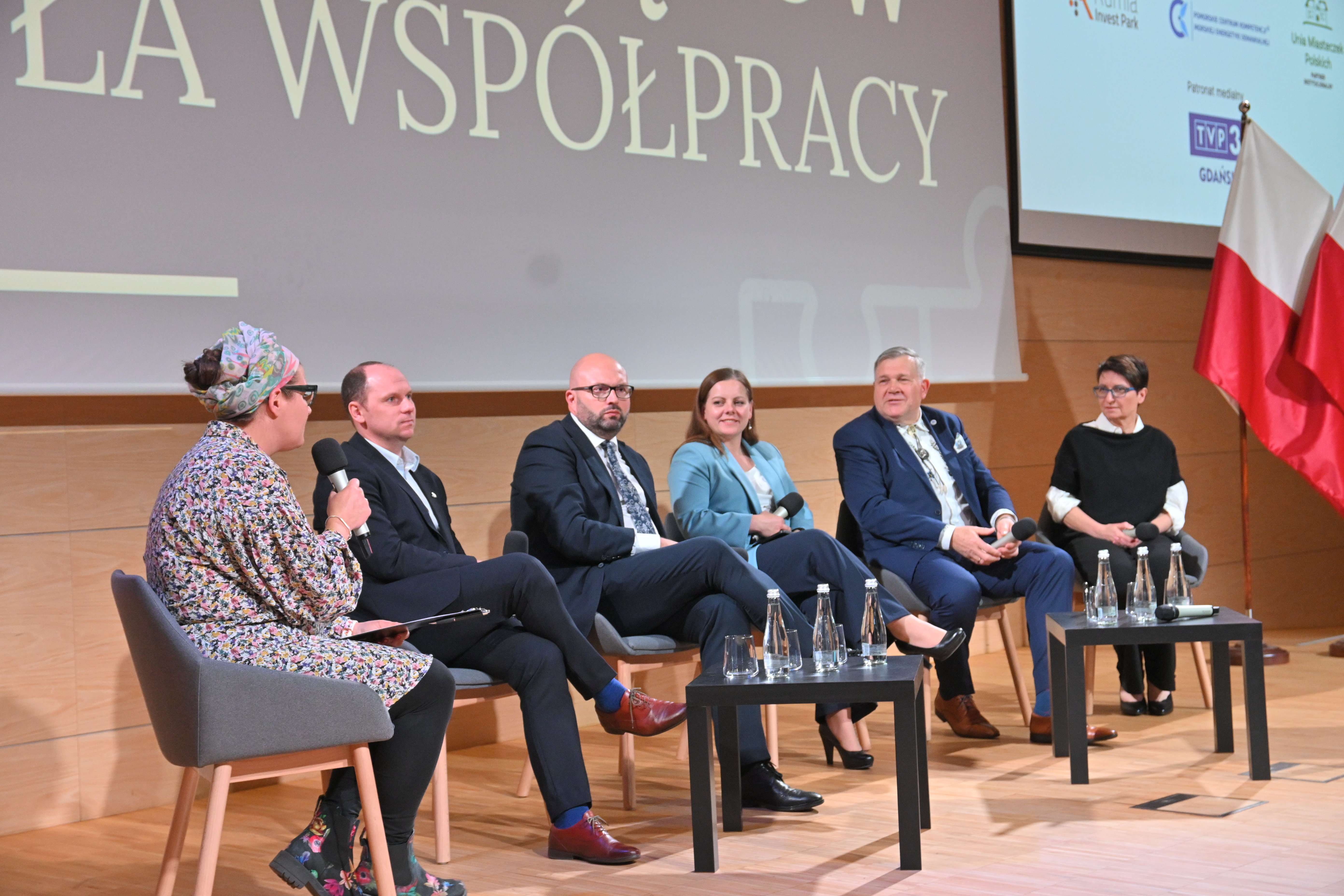 redaktor Patrycja Drewa, Rafał Siemszko - poseł na Sejm RP, Arkadiusz Kraszkiewicz - wiceprezydent Wejherowa, Aleksandra Kosiorek - prezydent Miasta Gdyni, Mieczysław Grzegorz Gołuński - burmistrz Kartuz, Anna Okr&oacute;j - Przewodnicząca Komisji sportu, Rekreacji i Promocji Rady Miejskiej Rumi