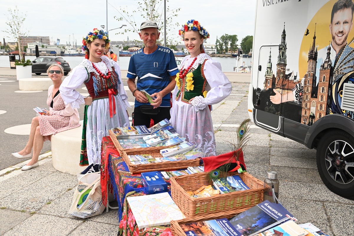 pomnik Adama Mickiewicza w gdyni