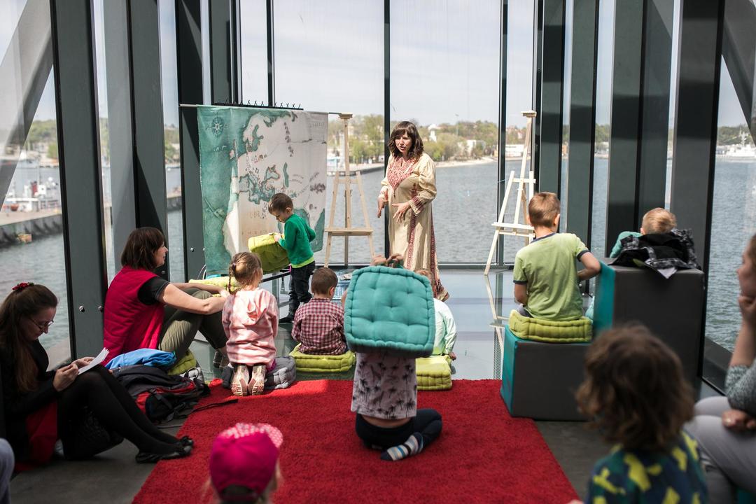 &bdquo;Od ucha do ucha&rdquo; - maj&oacute;wka w Muzeum Emigracji // fot. Karol Stańczak