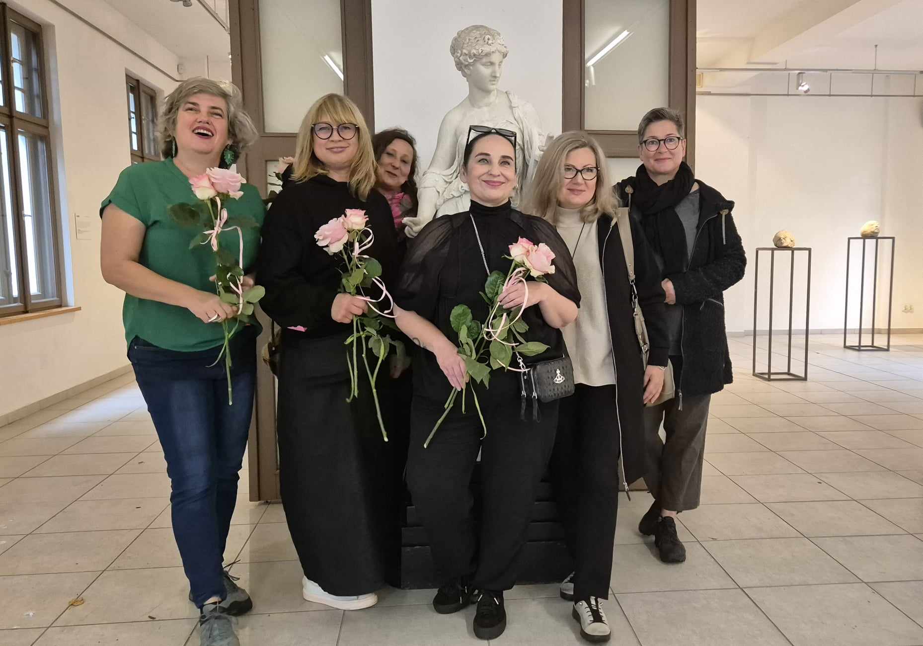 Absolwentki&nbsp;Państwowego Liceum Sztuk Plastycznych im. M. Abakanowicz 