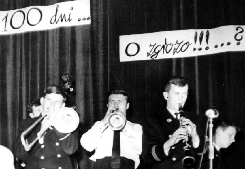 Jedna ze studni&oacute;wek organizowanych w III LO w Gdyni jeszcze w latach 60., fot. archiwum szkolne