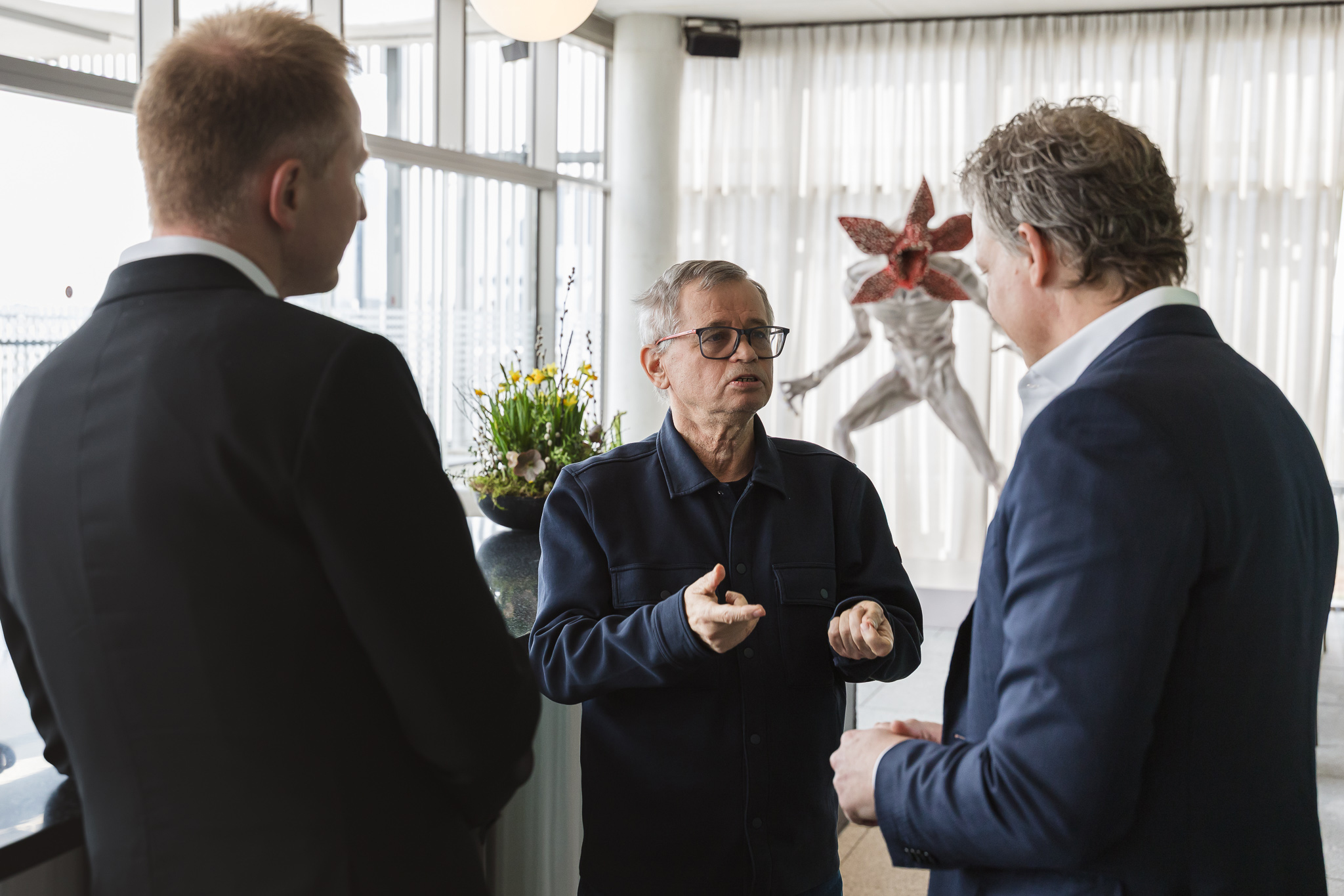 Ryszard Szubartowski podczas spotkania z Gregiem Petersem &ndash; prezesem Netfliksa i Łukaszem Kłuskiewiczem &ndash; dyrektorem programowym Netfliksa w Europie Środkowo-Wschodniej (fot. Marcin Oliva Soto/ materiały prasowe Netfliksa)