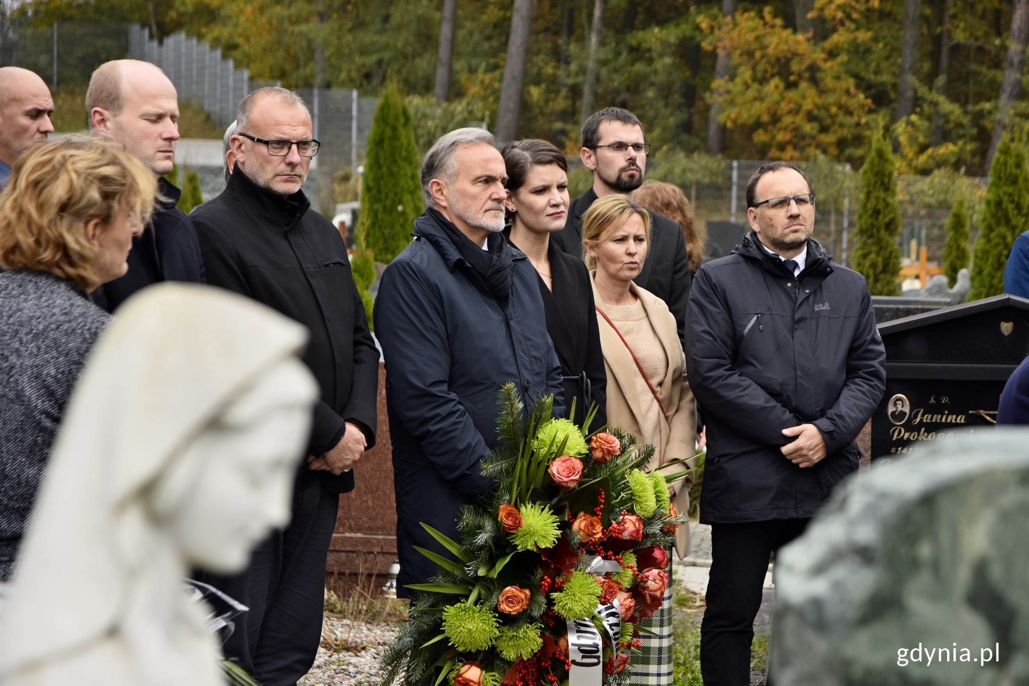 Ostatnie pożegnanie Marka Hermanna. W uroczystościach udział wzięli m.in. gdyńscy samorządowcy // fot. Paweł Kukla
