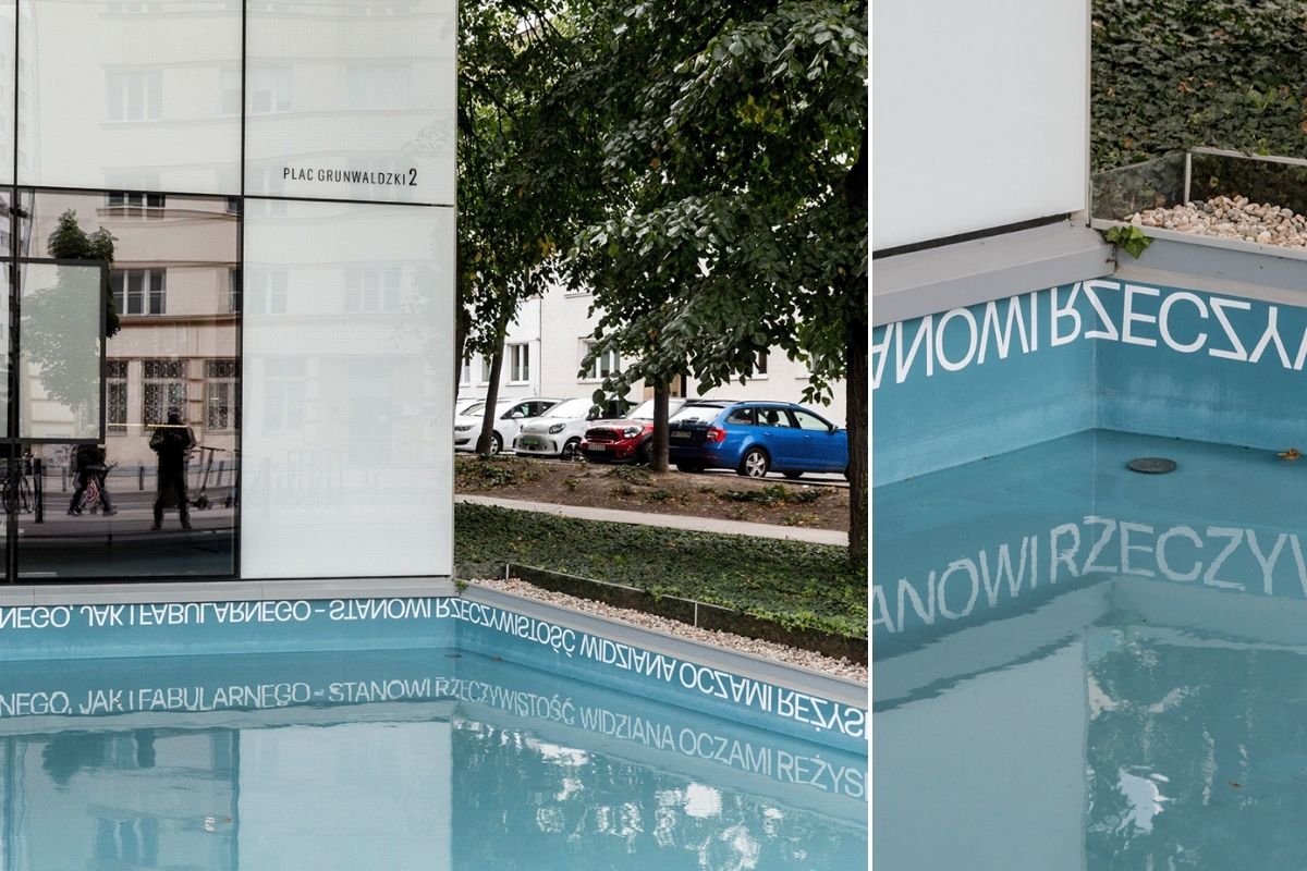 Cytat umieszczony nad wodą w basenie przy GCF w Gdyni. Dopiero w tafli wody widoczny jest odbyty napis: Sedno filmu &ndash; tak dokumentalnego, jak i fabularnego &ndash; stanowi rzeczywistość widziana oczami reżysera. 