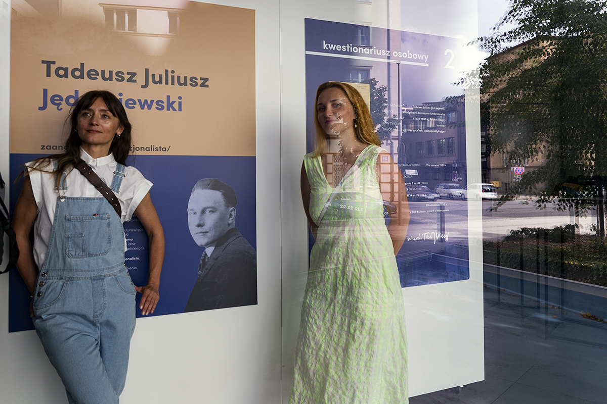 Weronika Szerle i Anna Orchowska-Smolińska, wystawa Tadeusz Juliusz Jędrzejewski- zaangażowany funkcjonalista/architekt potrzeb. Fot. Przemysław Kozłowski