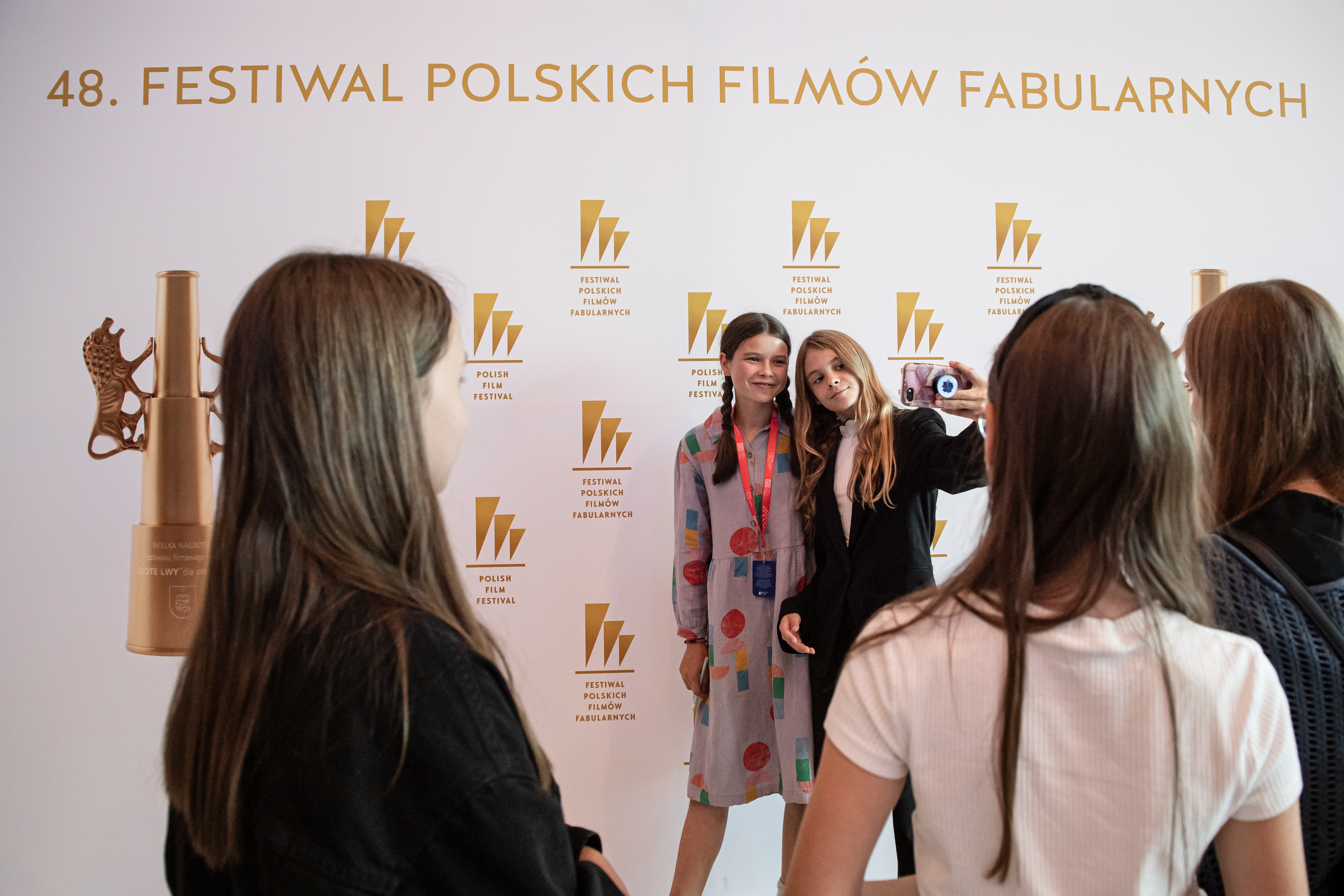 Widzowie z tw&oacute;rcami filmu "O psie, kt&oacute;ry jeździł koleją", fot. Mateusz Ochocki / KFP / mat. prasowe FPFF