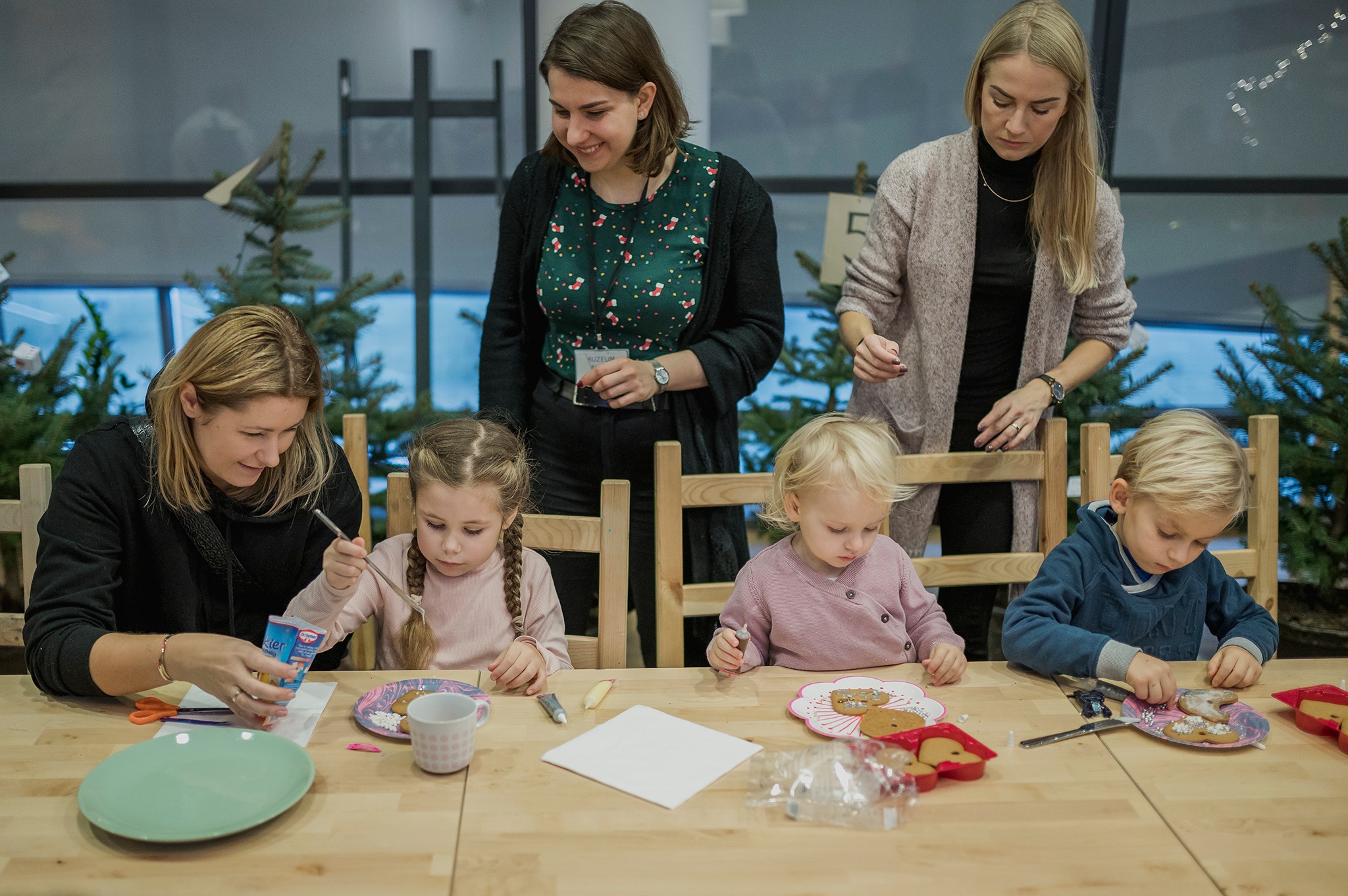 Warsztaty dla dzieci z ozdabiania pierniczk&oacute;w
