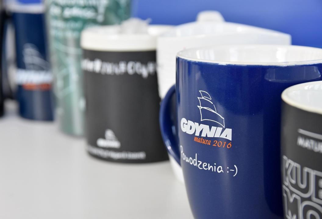 Wcześniejsze wersje kubk&oacute;w maturalnych, fot. Kamil Złoch / archiwum