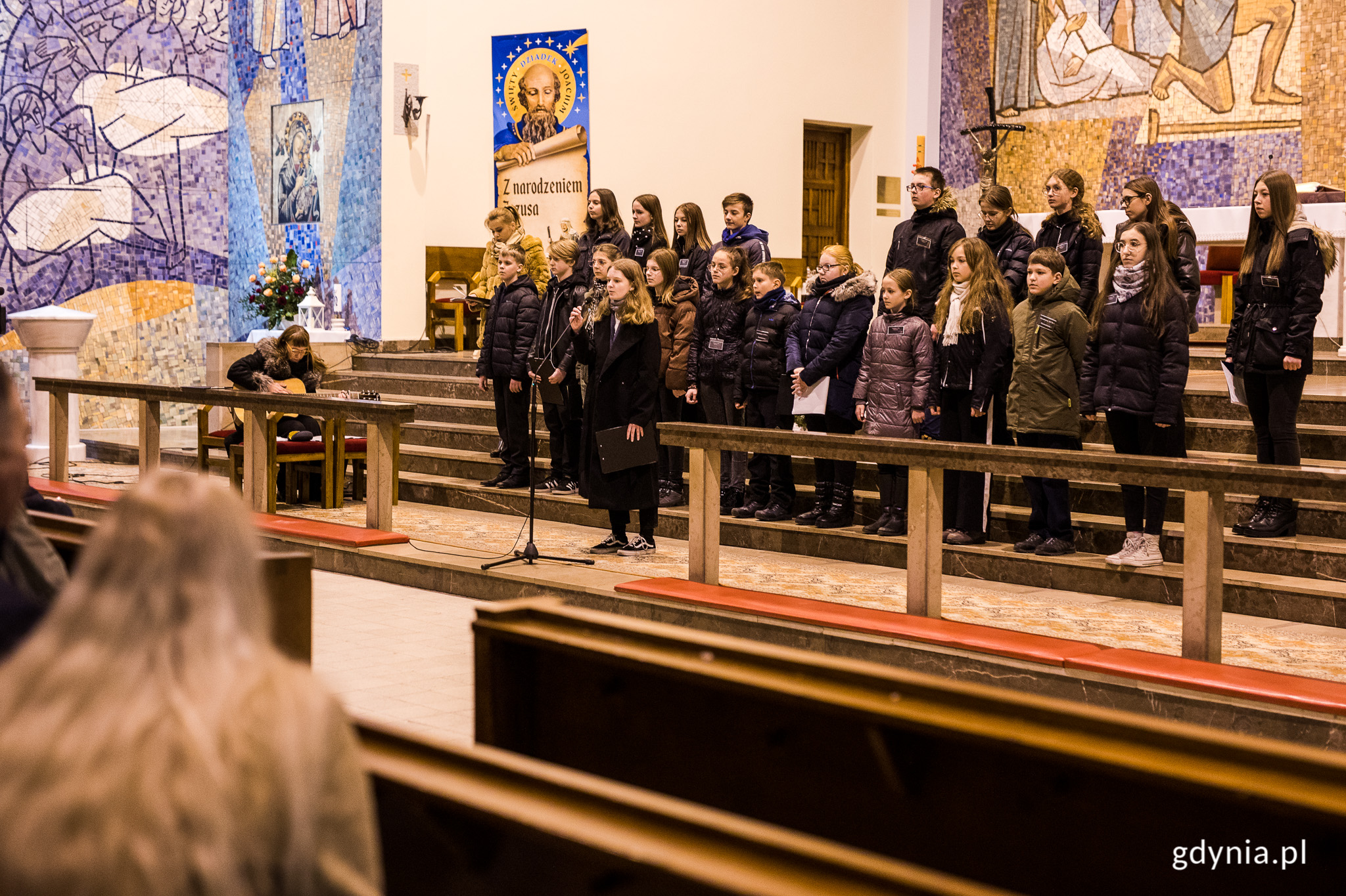 Program artystyczny uczni&oacute;w Szkoły Podstawowej nr 40. Fot. Karol Stańczak