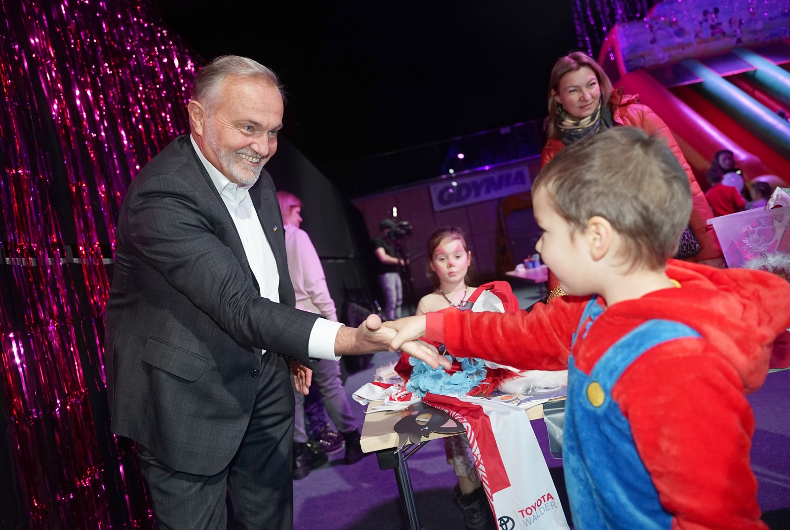 Prezydent Gdyni Wojciech Szczurek. Wielki Bal dla Dzieci "Roztańczymy Gdynię". Fot. Mirosław Pieślak