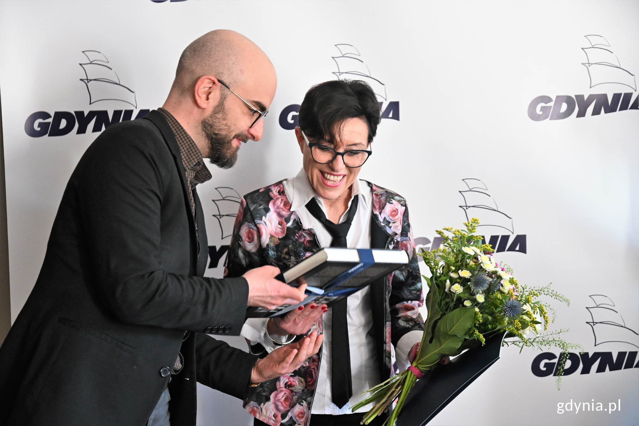 Irena Mislisz i Krzysztof Kowiecki, Naczelnik Wydziału Gospodarki Nieruchomościami i Geodezji fot. D. Kowalski