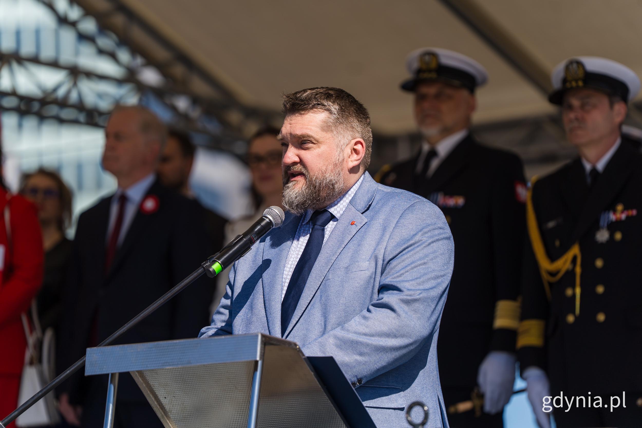 Tadeusz Szemiot, przewodniczący RMG podczas przem&oacute;wienia z pokładu Błyskawicy