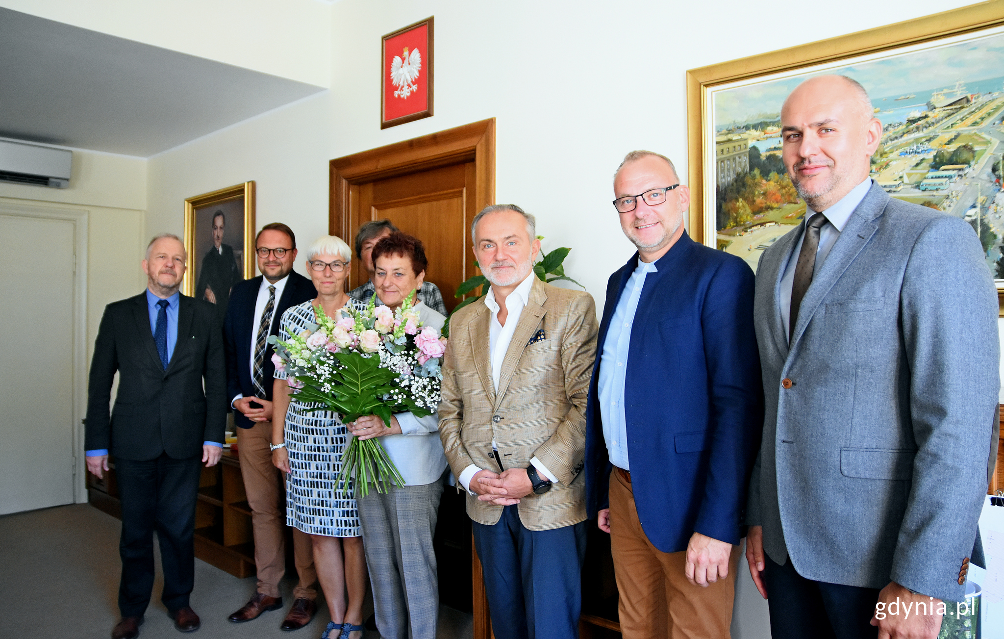 Członkowie kolegium prezydenta dziękują za wieloletnią pracę Urszuli Nowotnej, fot. Kamil Złoch