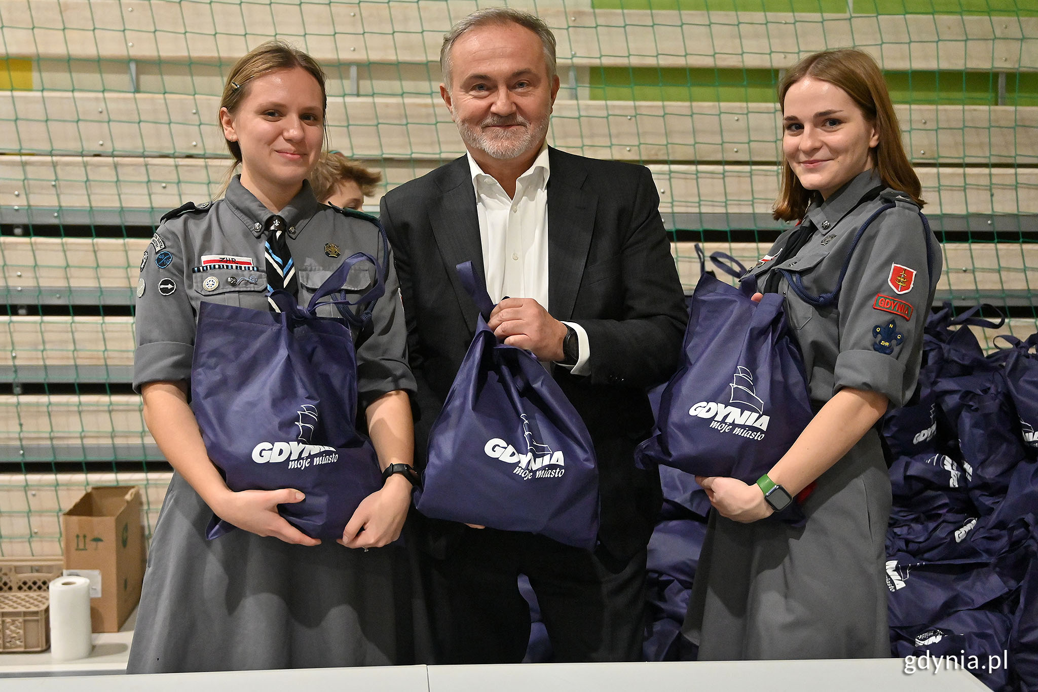 prezenty podczas miejskiej wigilii. Fot. Michał Puszczewicz