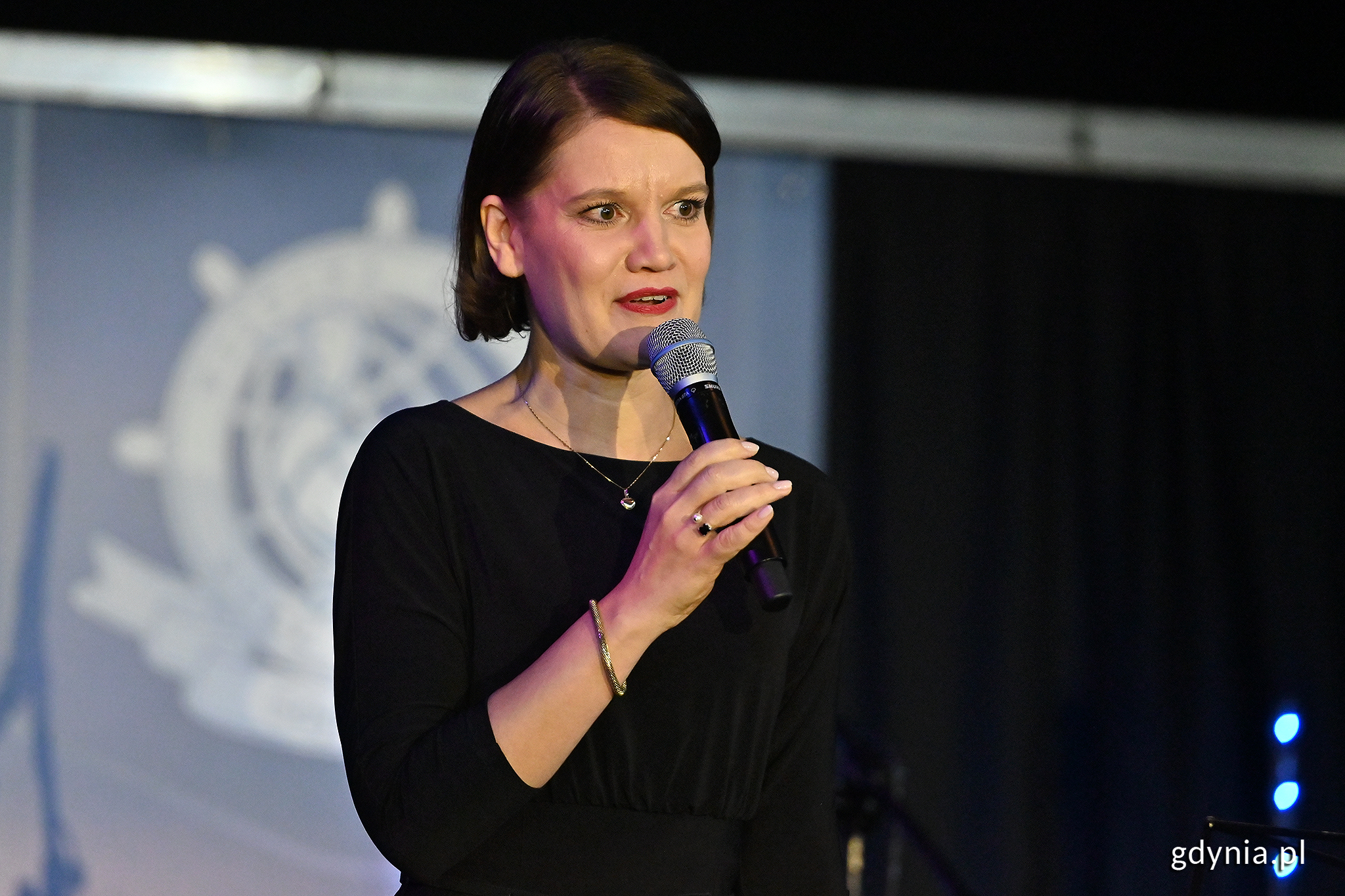Na zdj. przemawia wiceprezydent Gdyni Katarzyna Gruszecka-Spychała // fot. Michał Puszczewicz