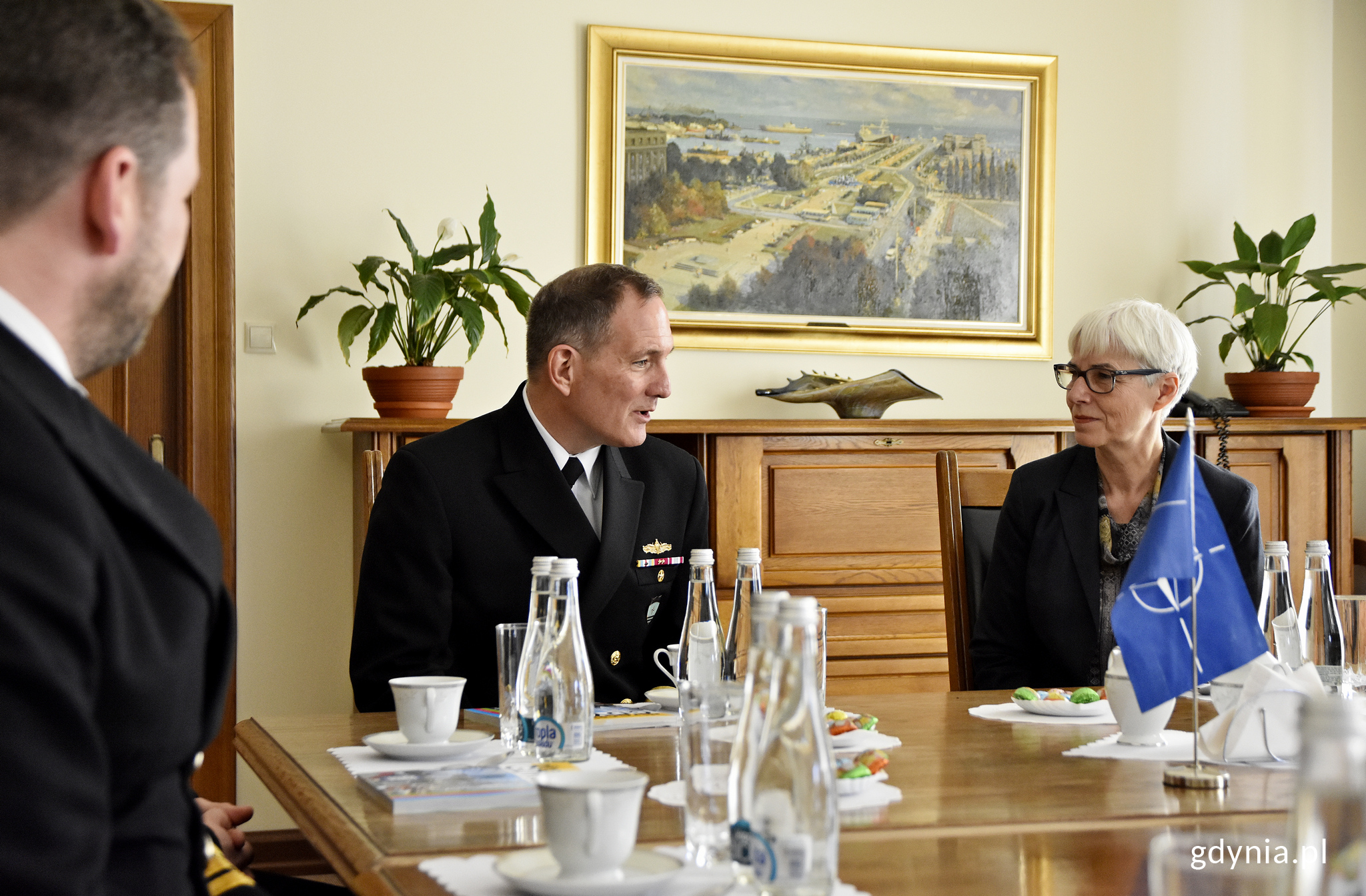 Wizyta dow&oacute;dc&oacute;w okręt&oacute;w z grupy SNMG-1 u przewodniczącej Rady Miasta, Joanny Zielińskiej, fot. Kamil Złoch