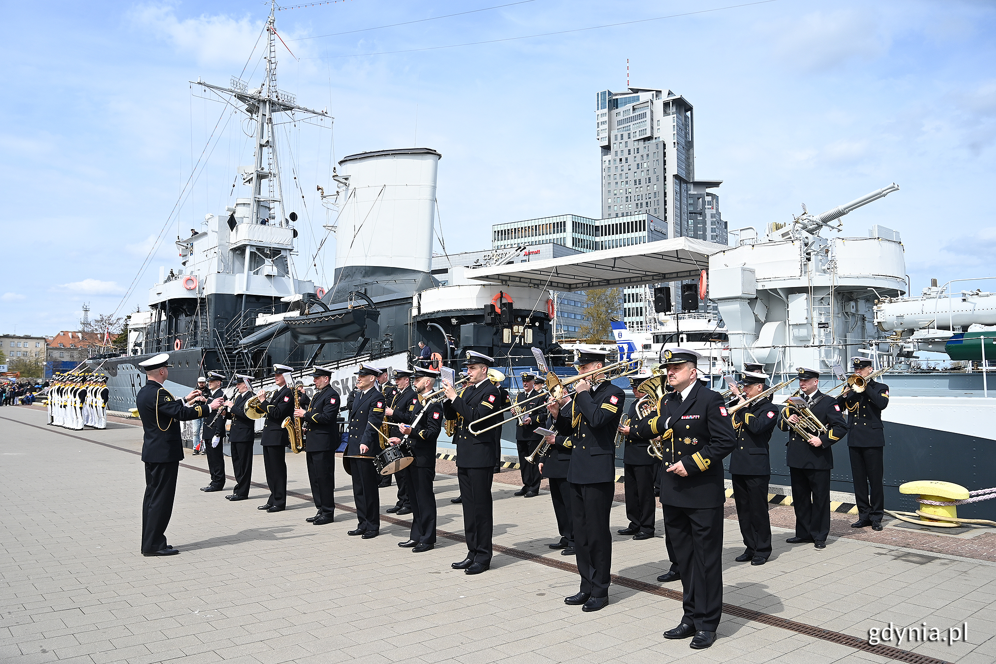 Błyskawiczna Maj&oacute;wka przy ORP Błyskawica. Fot. Michał Puszczewicz