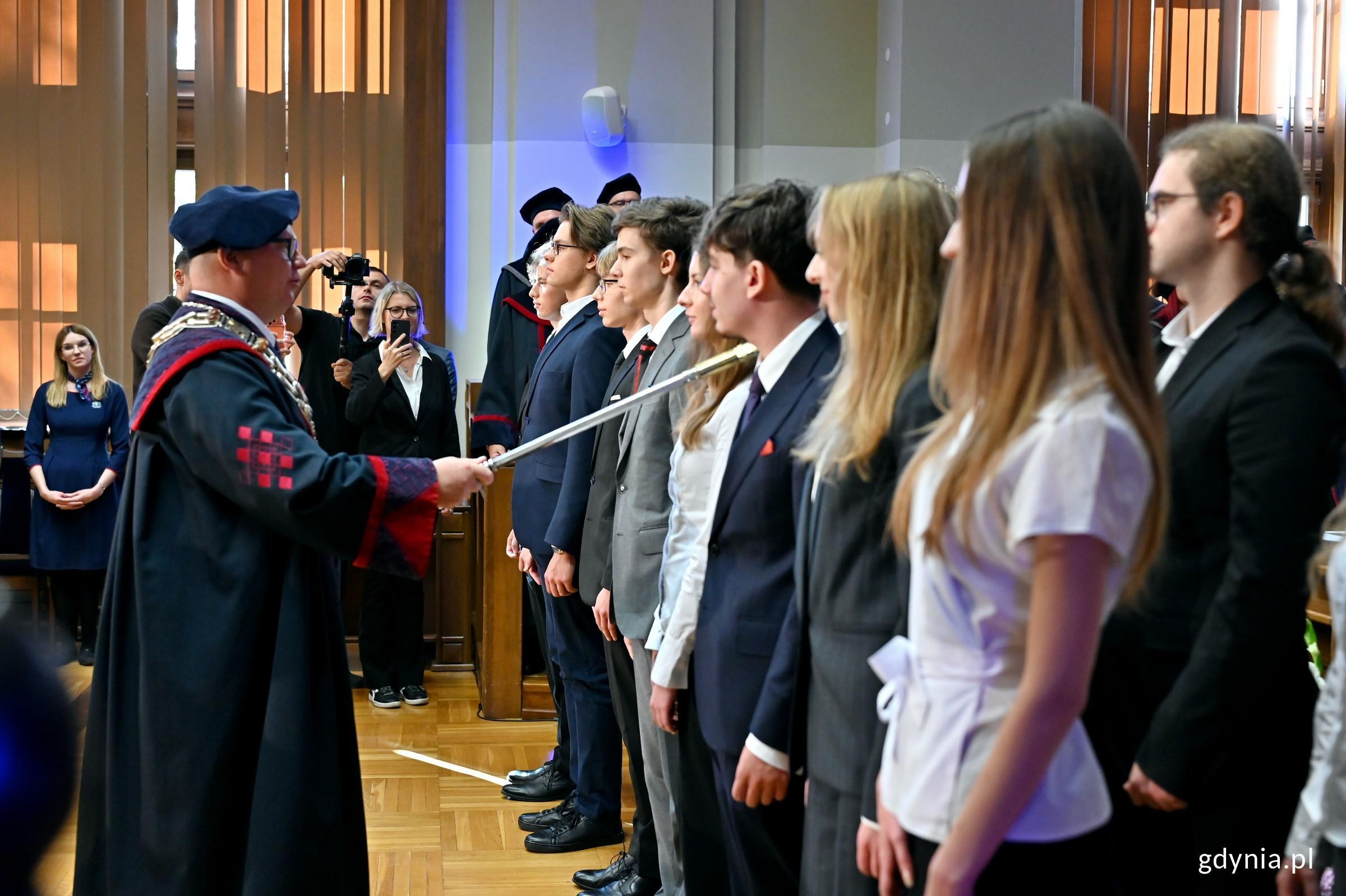Studenci rozpoczynający naukę na Politechnice Gdańskiej podczas immatrykulacji (fot. Magdalena Czernek)