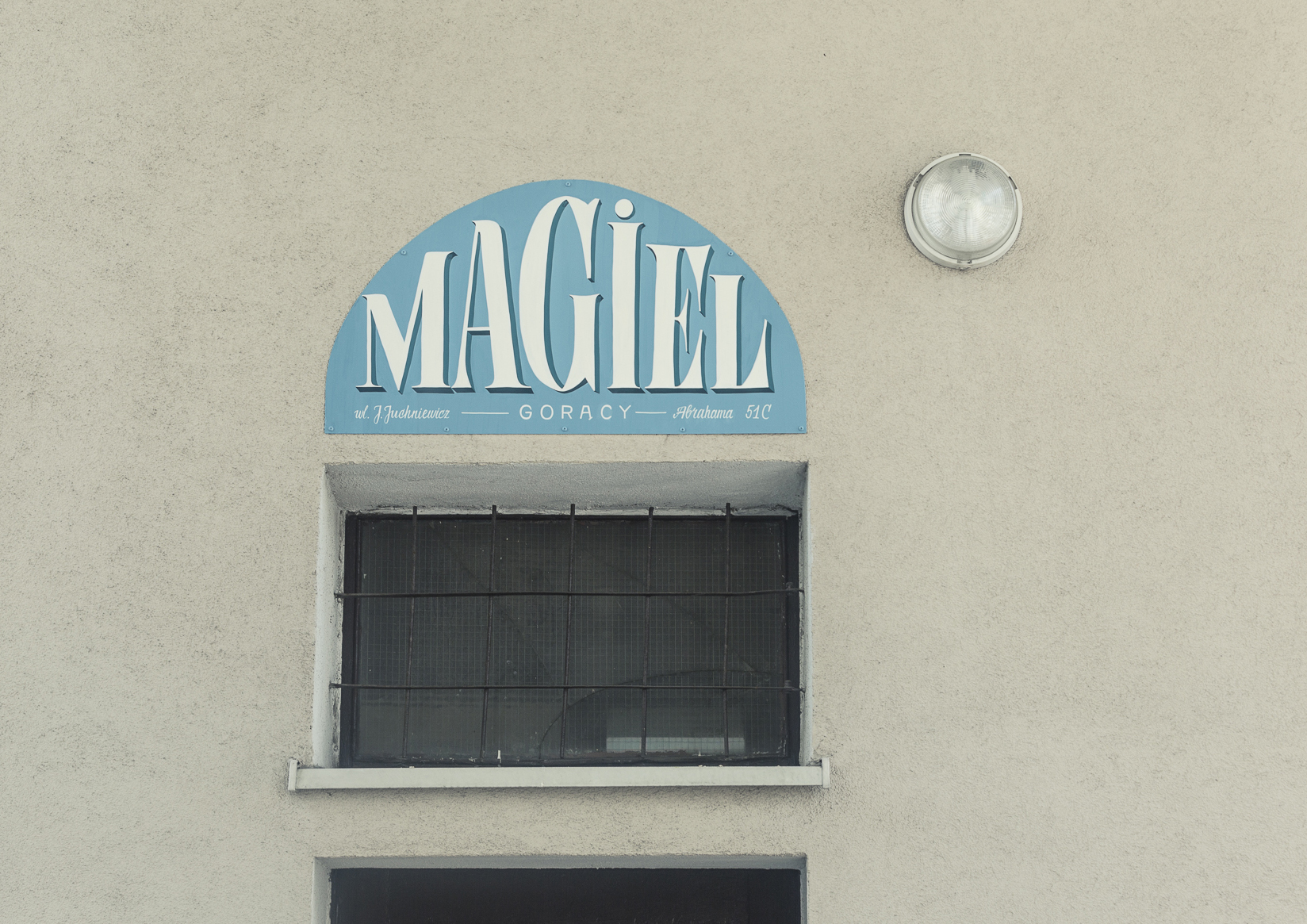 Nowy szyld przy ul. Abrahama zapowiada więcej zmian w ramach Biennale Traffic Design, fot. mat. prasowe