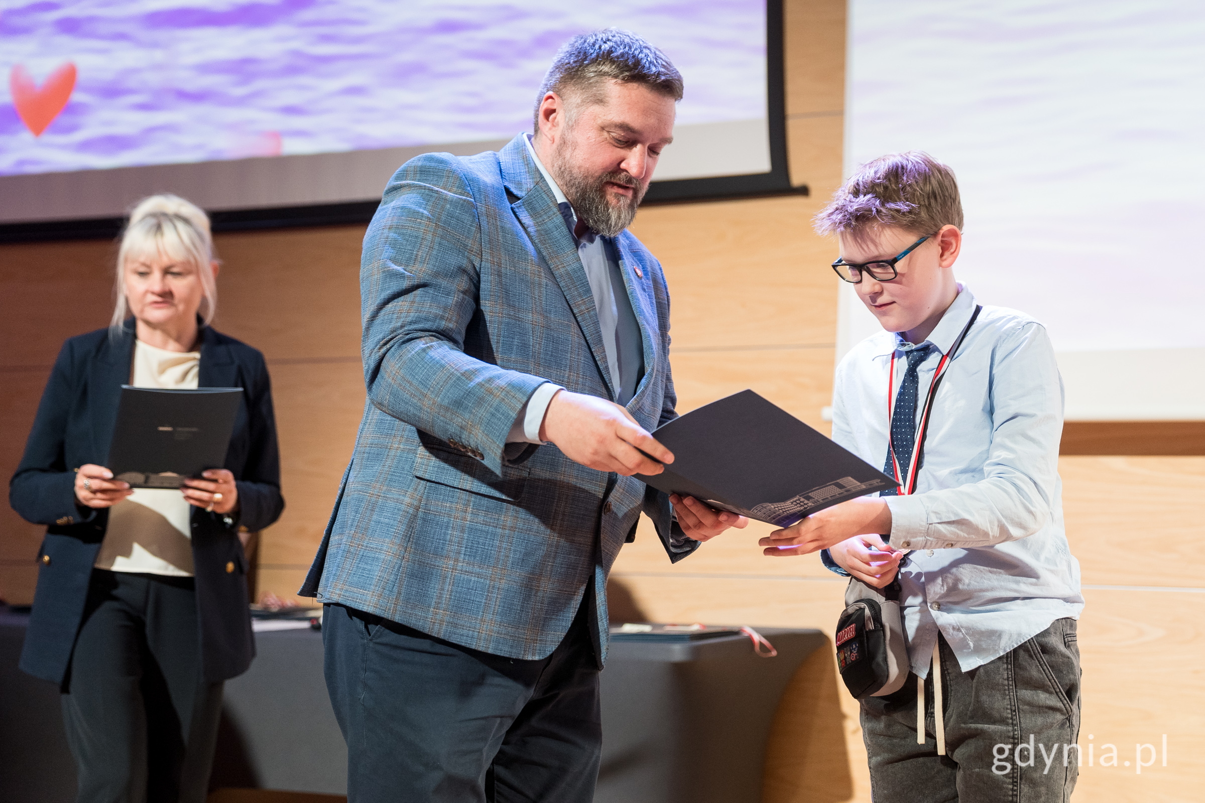 Nagrody uczestnikom wręczał m.in. Tadeusz Szemiot, przewodniczący Rady Miasta Gdyni