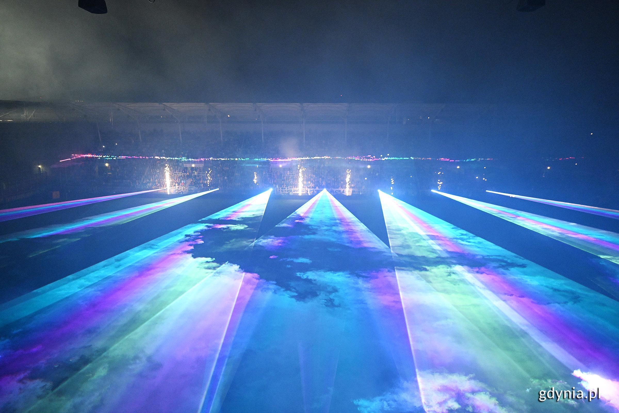 Koncert świateł, laser&oacute;w, iskier i dymu (fot. Michał Puszczewicz)