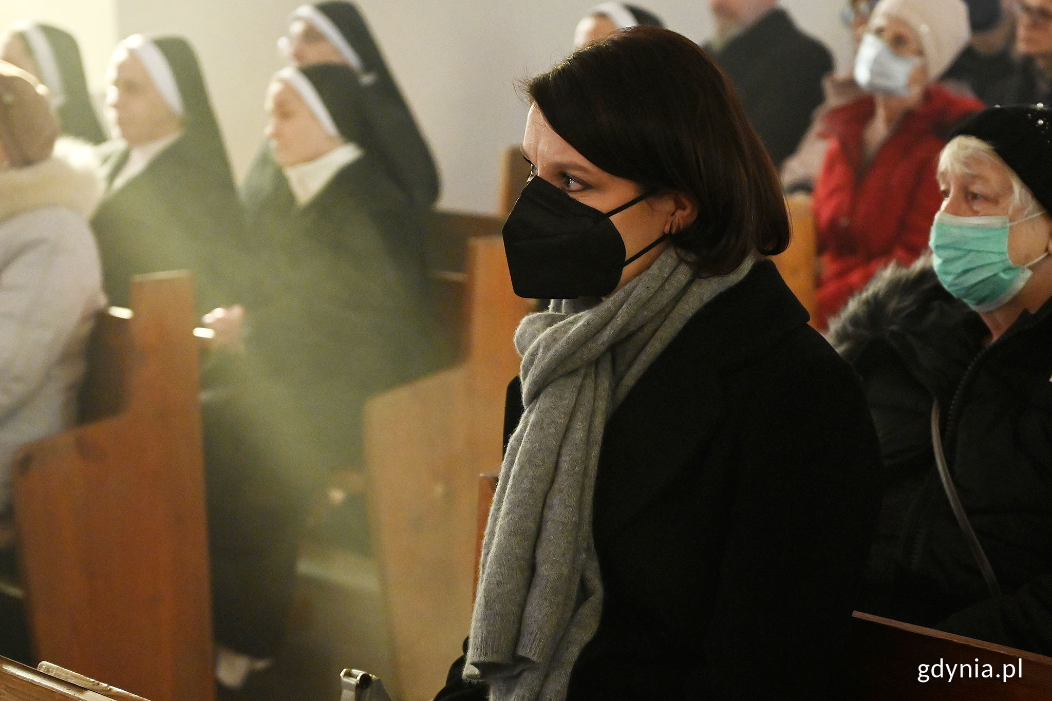 W mszy dziękczynnej za odnowienie kościoła i odsłonięcie sufitu prezbiterium wzięła udział Katarzyna Gruszecka-Spychała, wiceprezydent Gdyni ds. gospodarki. Fot. Michał Puszczewicz