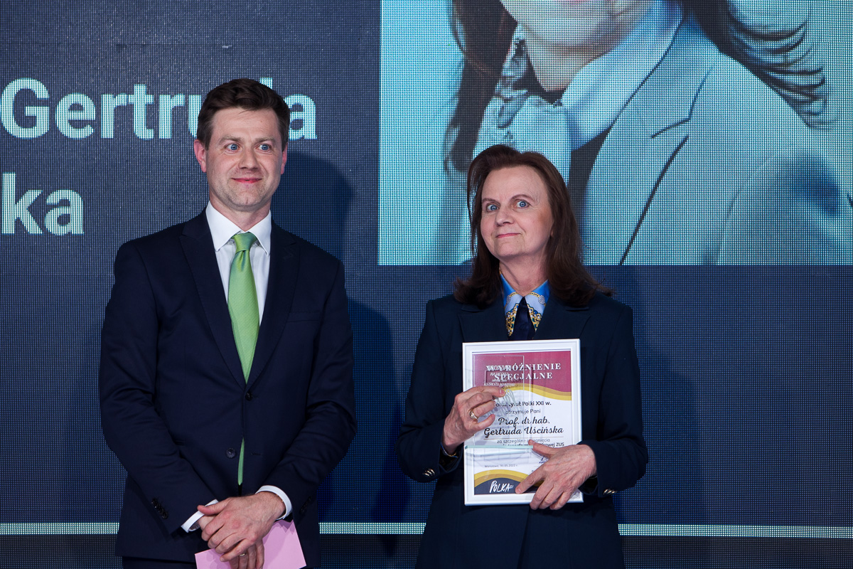 Od lewej: Adam Zych &ndash; prezes Fundacji Projekt PL oraz laureatka nagrody specjalnej w konkursie "Polka XXI wieku" - prof. dr hab. Gertruda Uścińska &ndash; prezes Zakładu Ubezpieczeń Społeczych // fot. materiały Fundacji Projekt PL