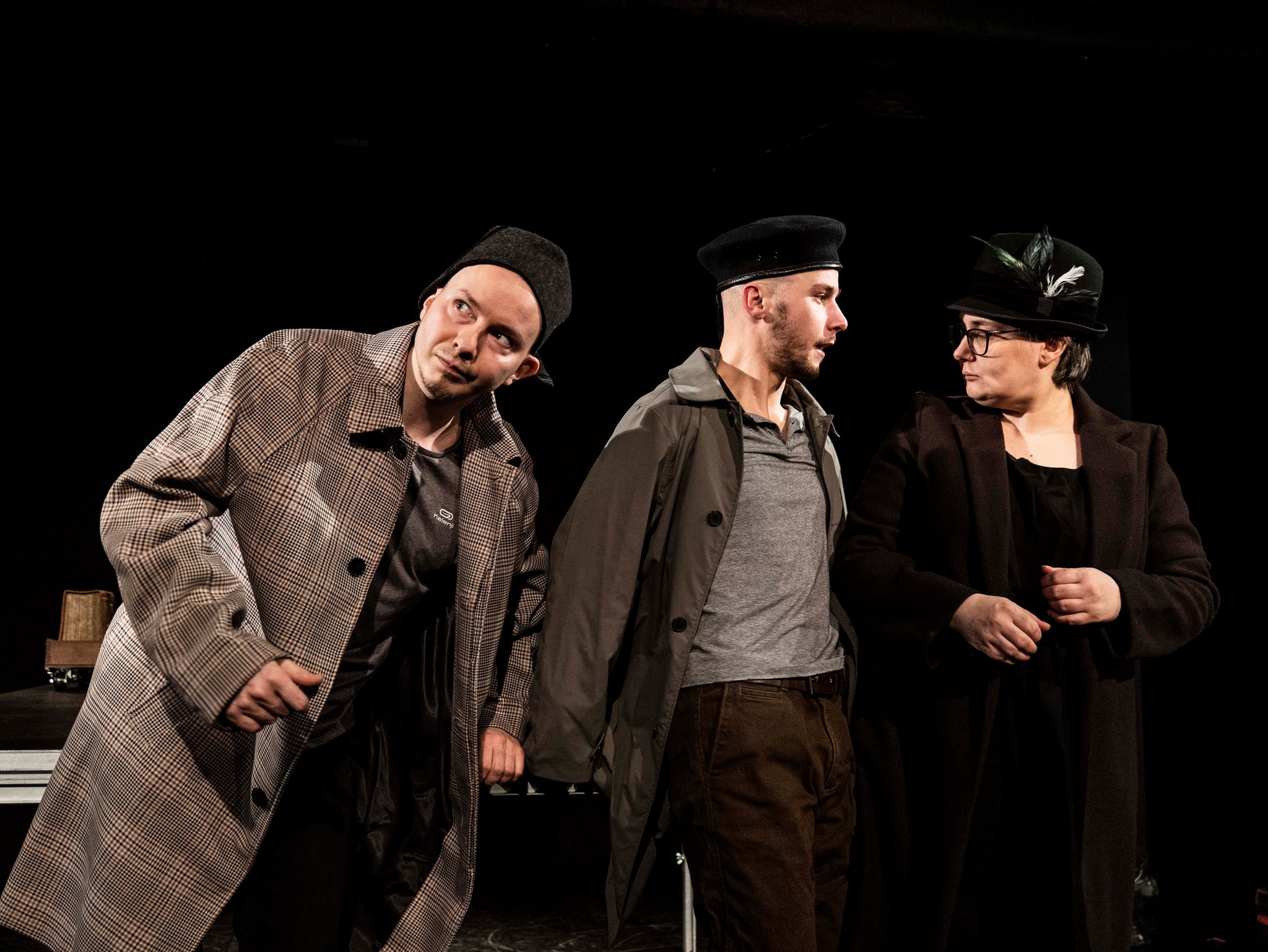 "Dojrzeć do dzieciństwa". Na zdj. aktorzy (od lewej): Filip W&oacute;jcik, Jacek Panek i Ida Bocian. Fot. Grzegorz Kujawiński