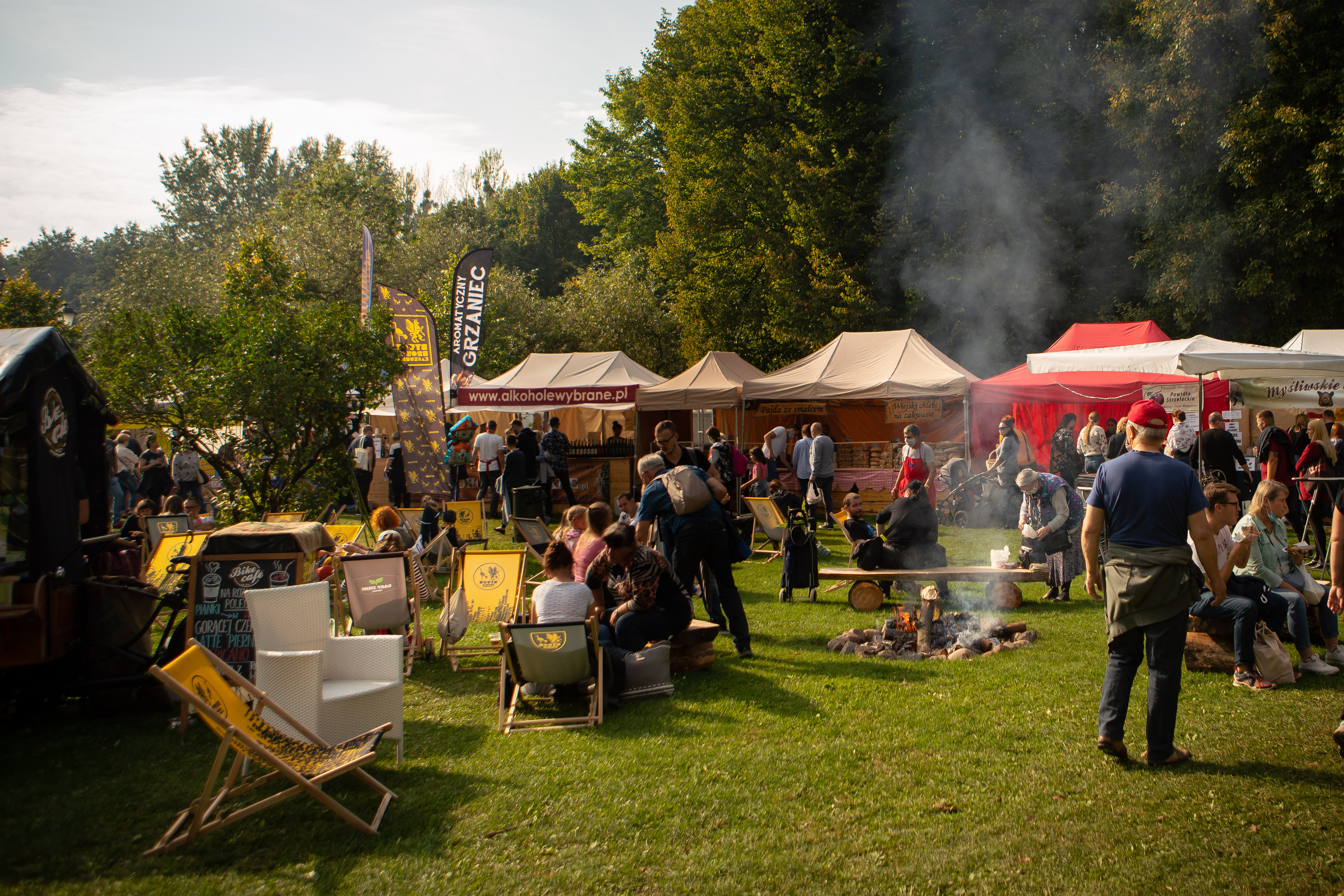 &bdquo;Dary Ziemi&rdquo; to stoiska i sklepiki lokalnych rzemieślnik&oacute;w, fot. Anna Rezulak