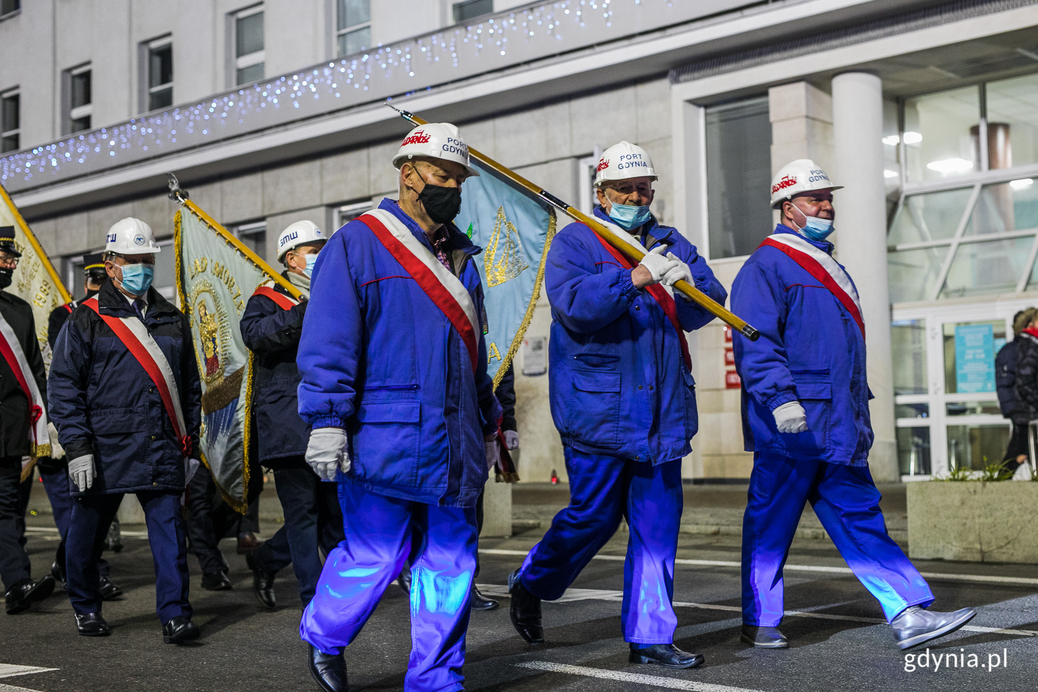Symboliczne przejście ul. Świętojańską, fot. Karol Stańczak