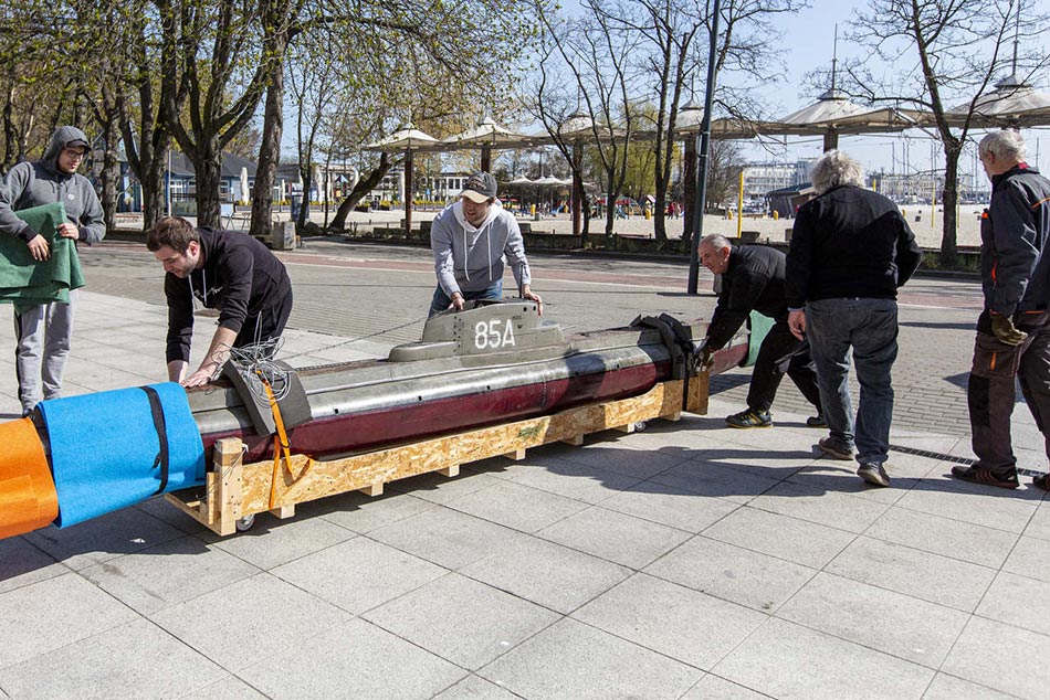 Transport 6-metrowego modelu ORP Orzeł do Muzeum Marynarki Wojennej w Gdyni, fot. K. Łapucka / Muzeum Marynarki Wojennej w Gdyni