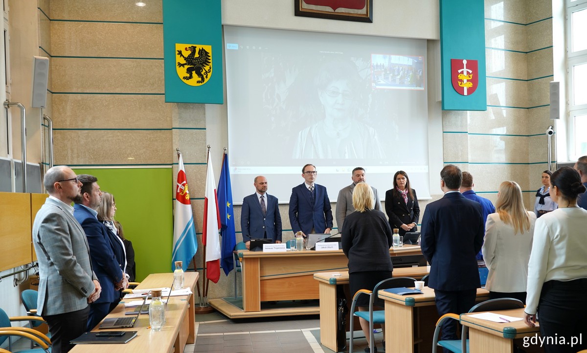 Radni uczcili minutą ciszy pamięć o zmarłej Edycie Sierackiej-Ziębie