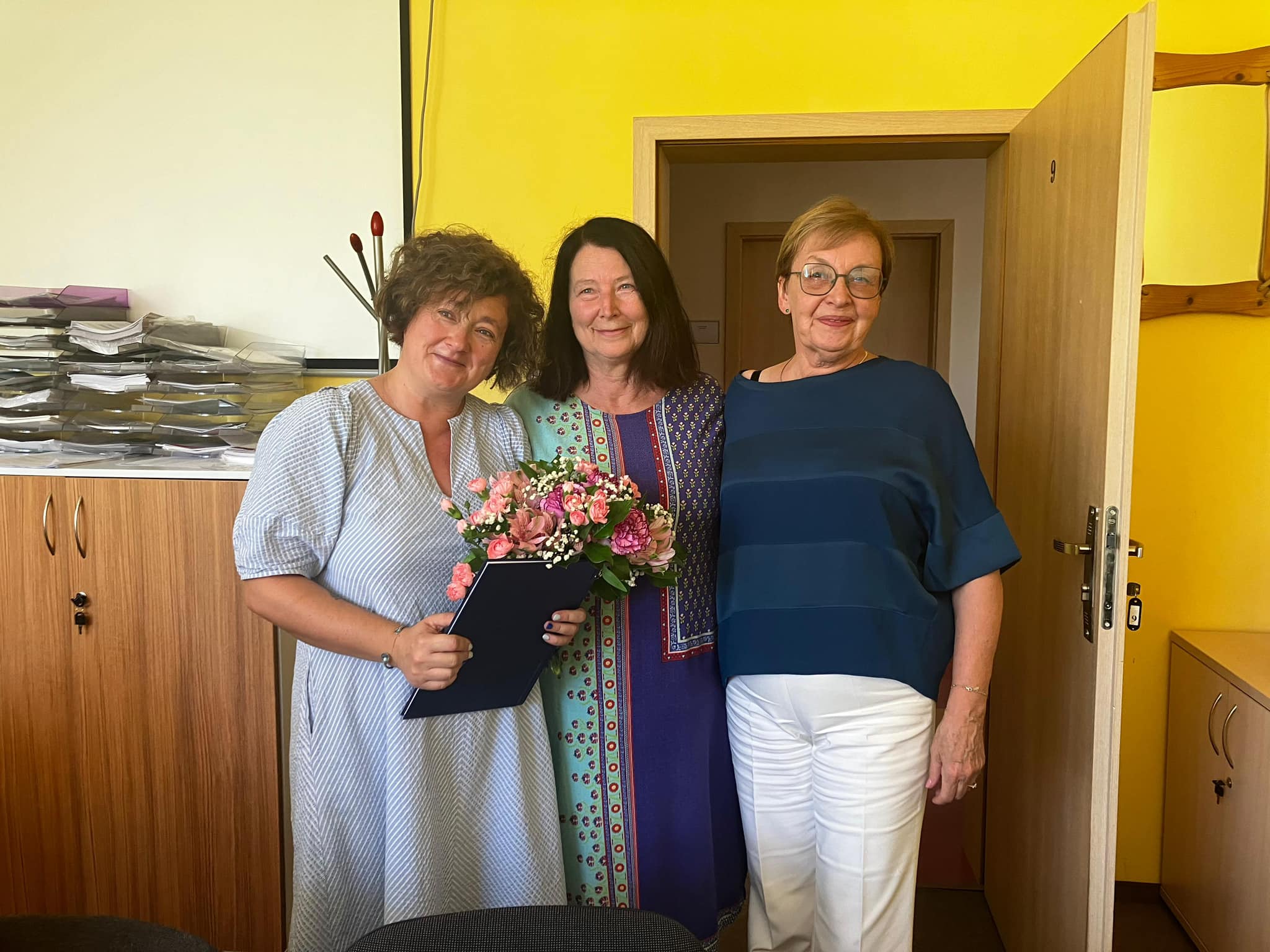 Pierwsza z lewej: dyrektor Anna Kordzińska-Grabowska