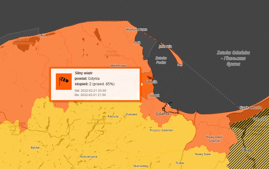 Mapa alert&oacute;w pogodowych na dziś nadal wskazuje, że powinniśmy mieć się na baczności i uważać na wiatr. W Gdyni obowiązuje w tej chwili alert drugiego stopnia, fot. meteo.imgw.pl